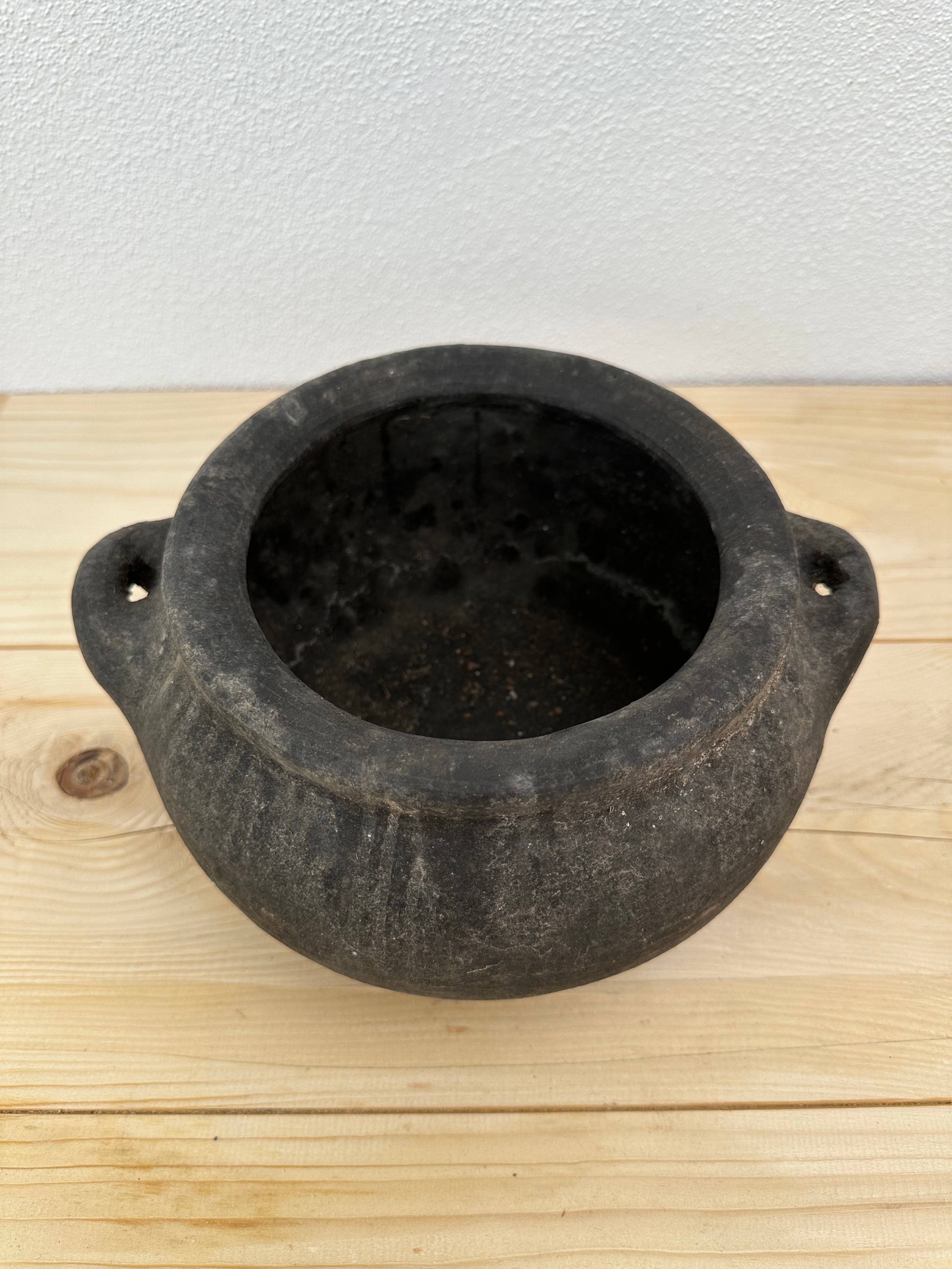 Black jar, 14 cm