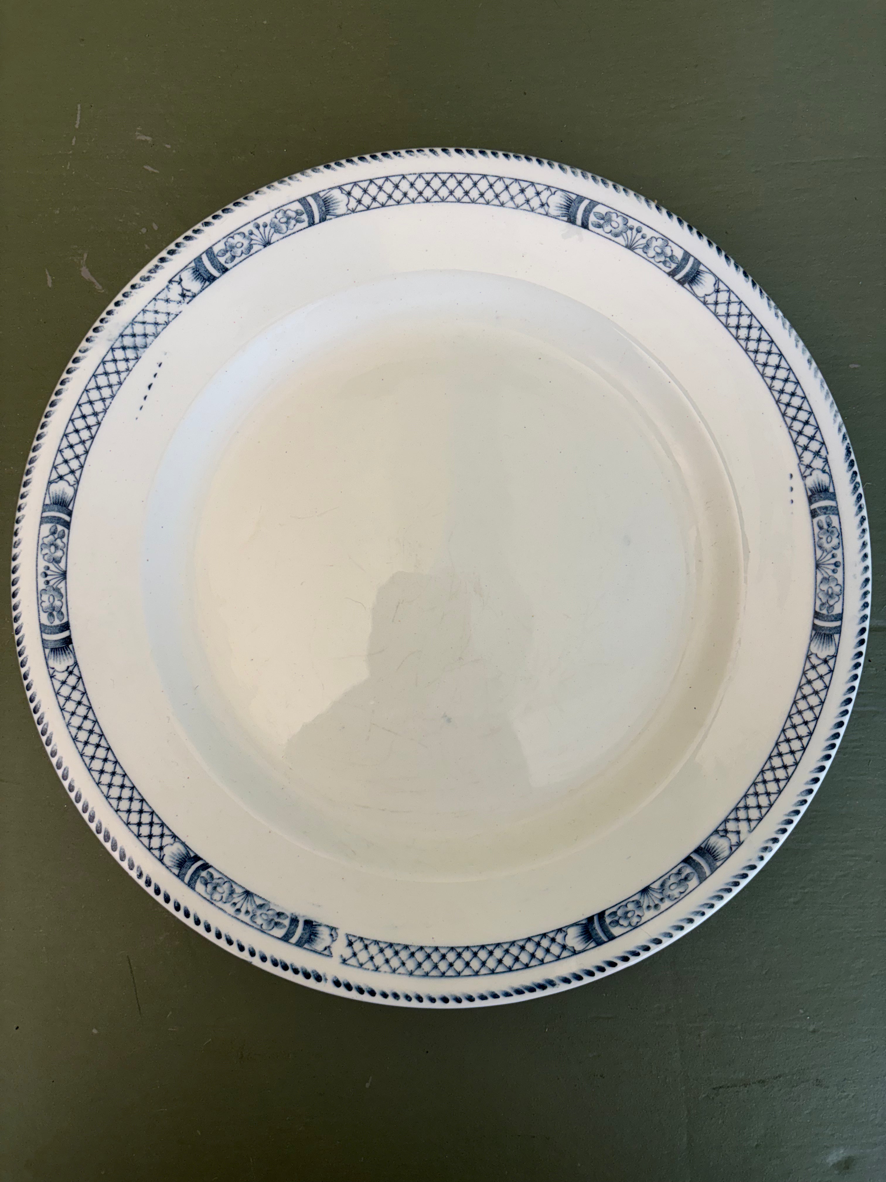 Fransk fad på fod, Ø24,5 cm.