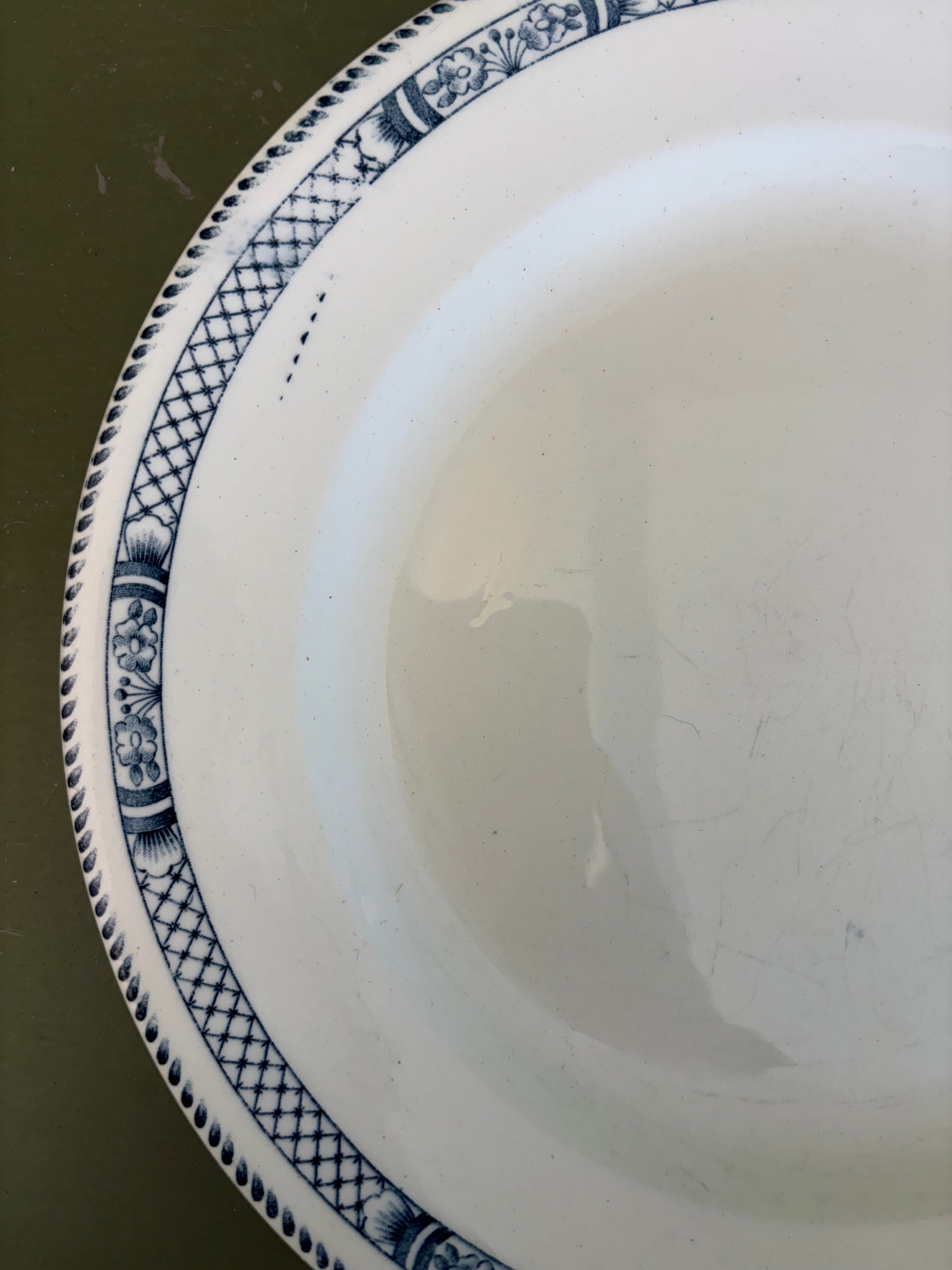 Fransk fad på fod, Ø24,5 cm.