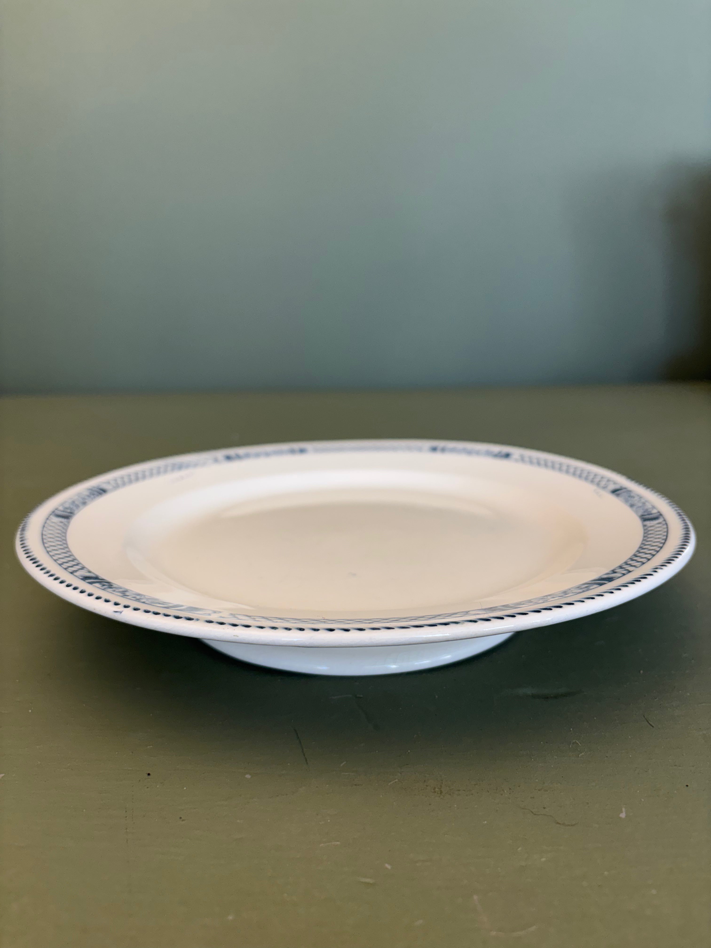 Fransk fad på fod, Ø24,5 cm.