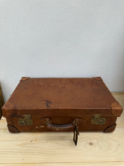 Gammel læderkuffert, 59x36x18 cm