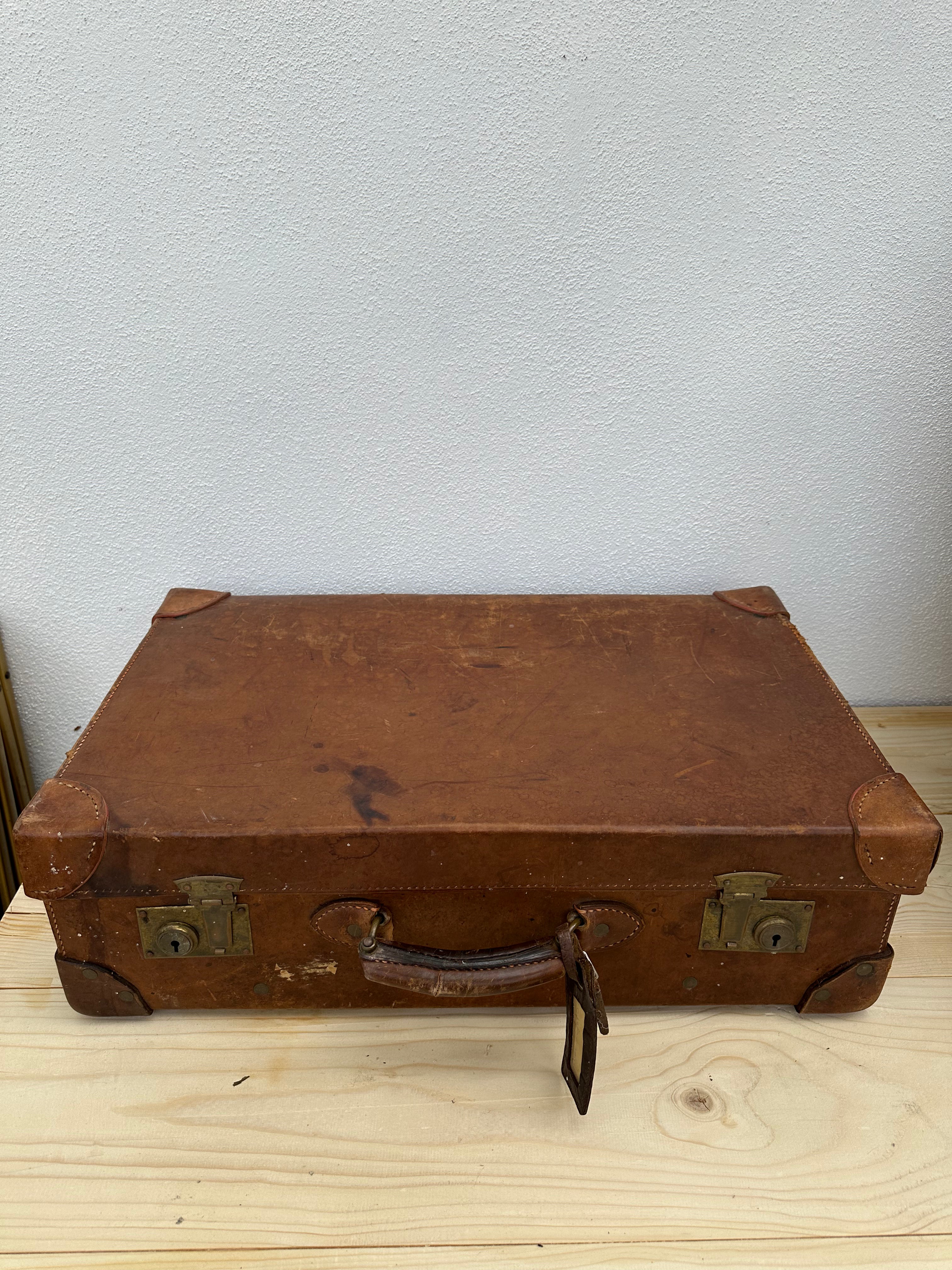 Gammel læderkuffert, 59x36x18 cm