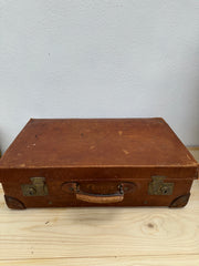 Gammel læderkuffert, 59x36x18 cm