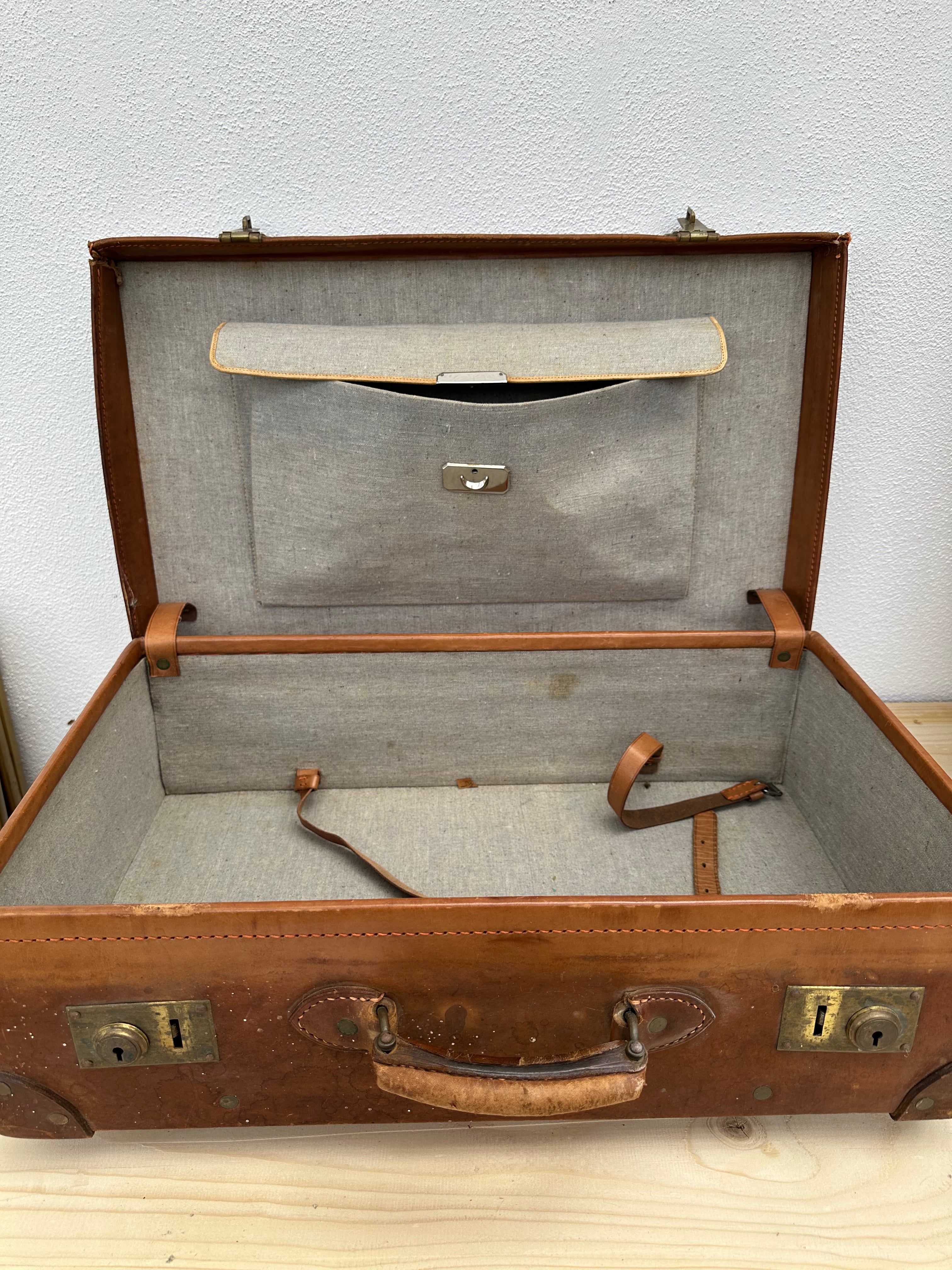 Gammel læderkuffert, 59x36x18 cm