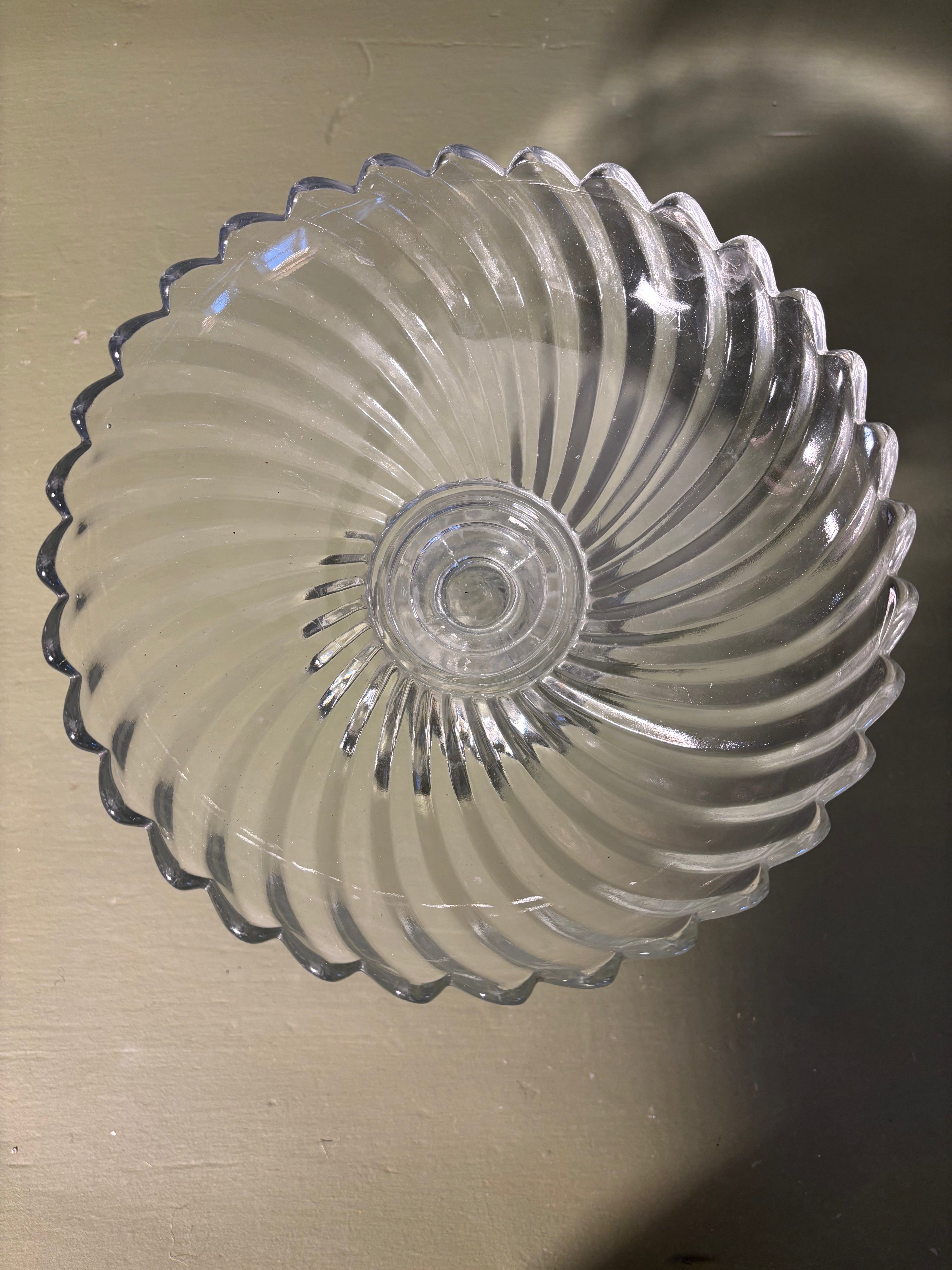 Glasopsats, Ø23 cm.
