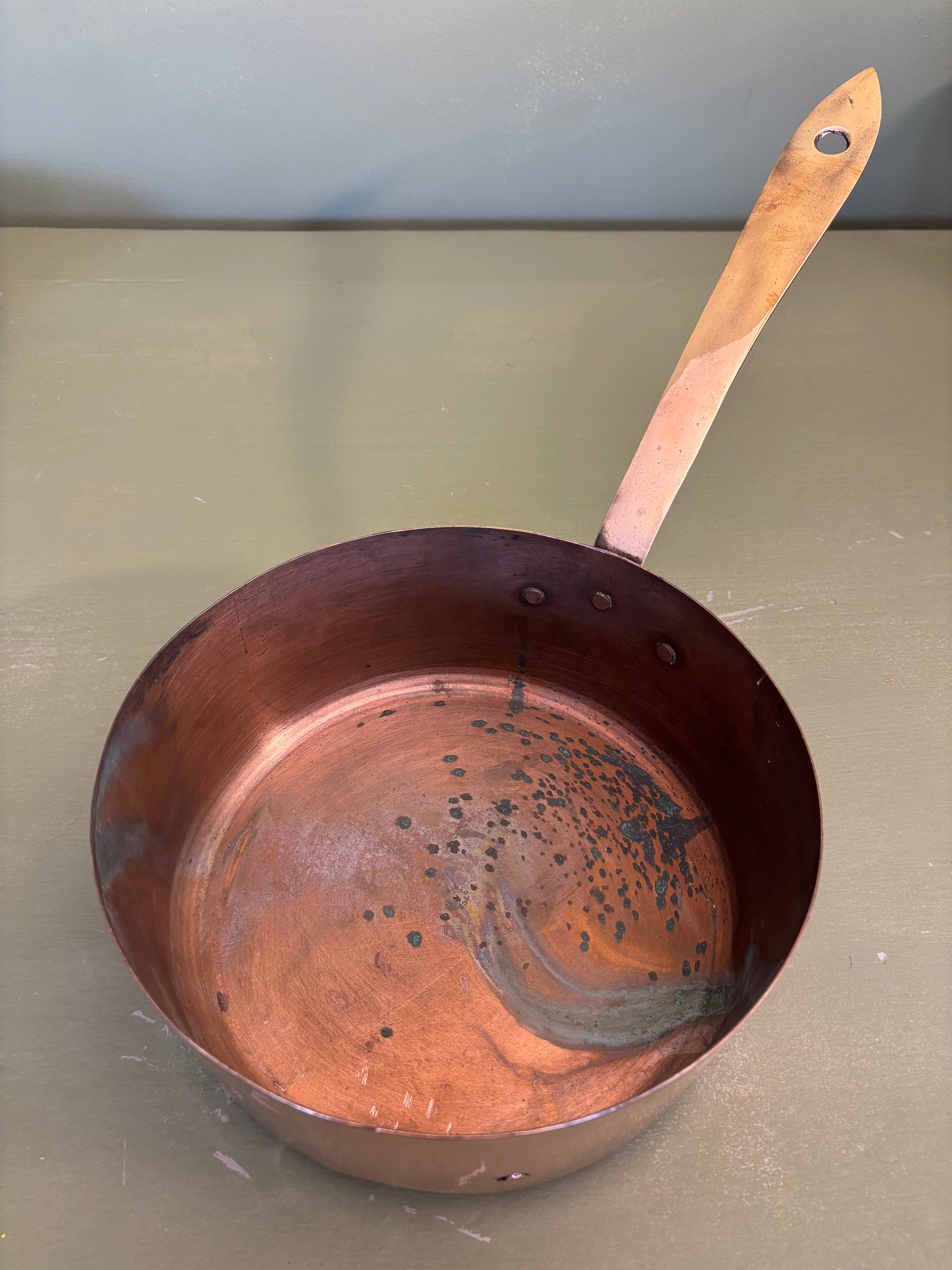 Kobbergryde, Ø23 cm.