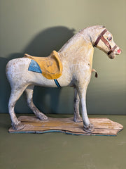 Gl. hest i papmache