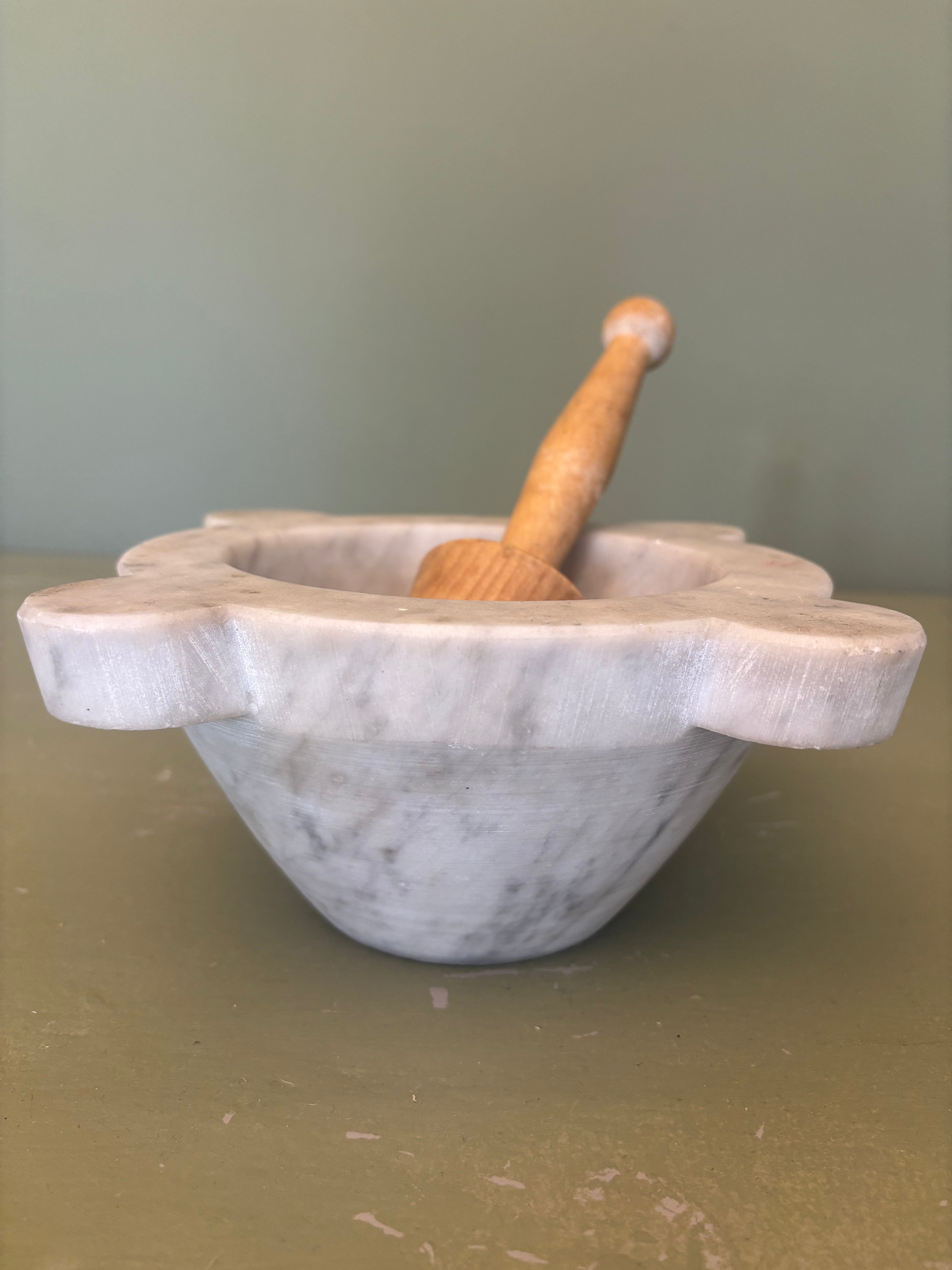 Morter, Ø23,5 cm.