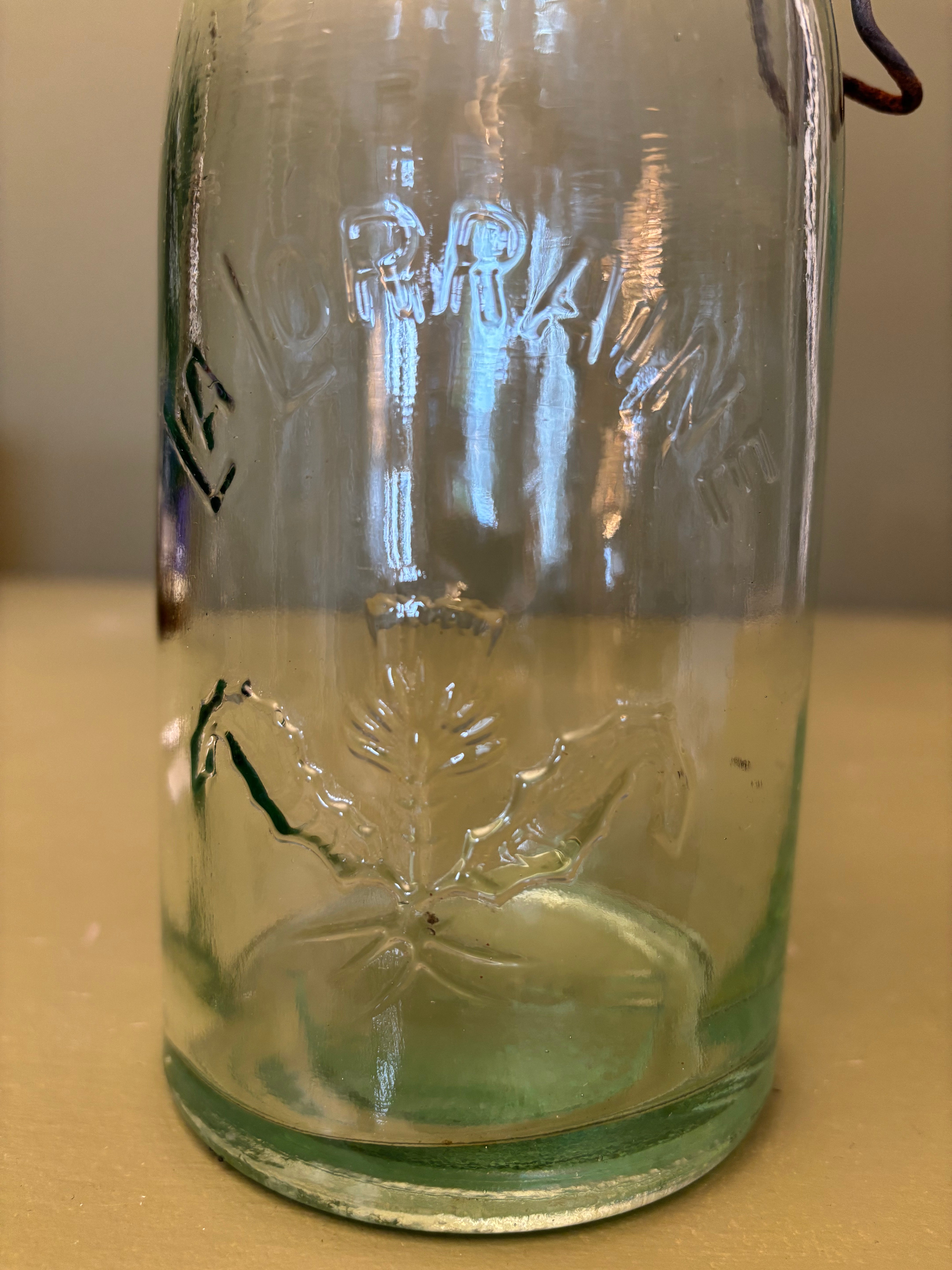 Grøn glasbeholder, h22,5 cm.