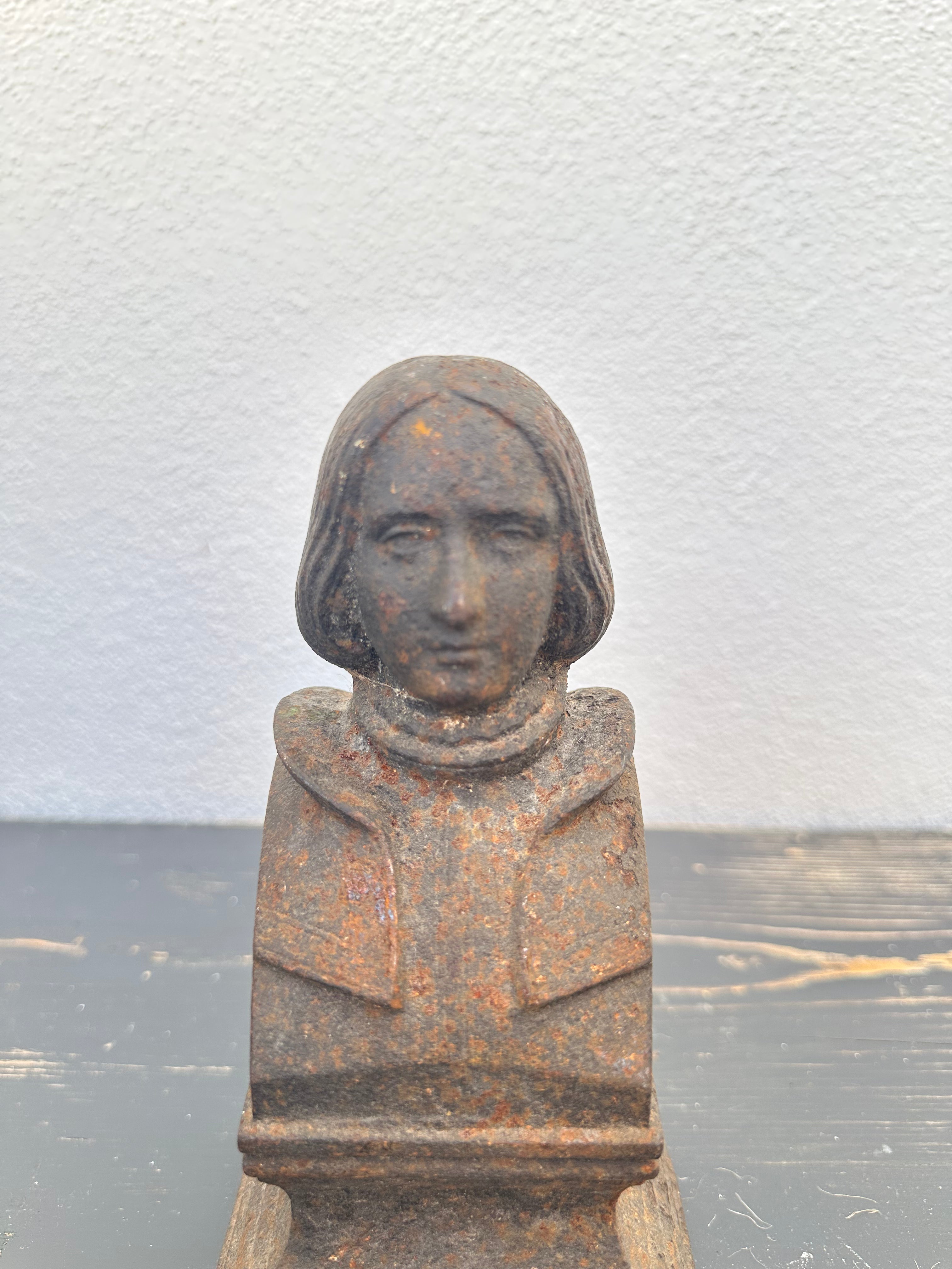 Buste i metal, 16 cm