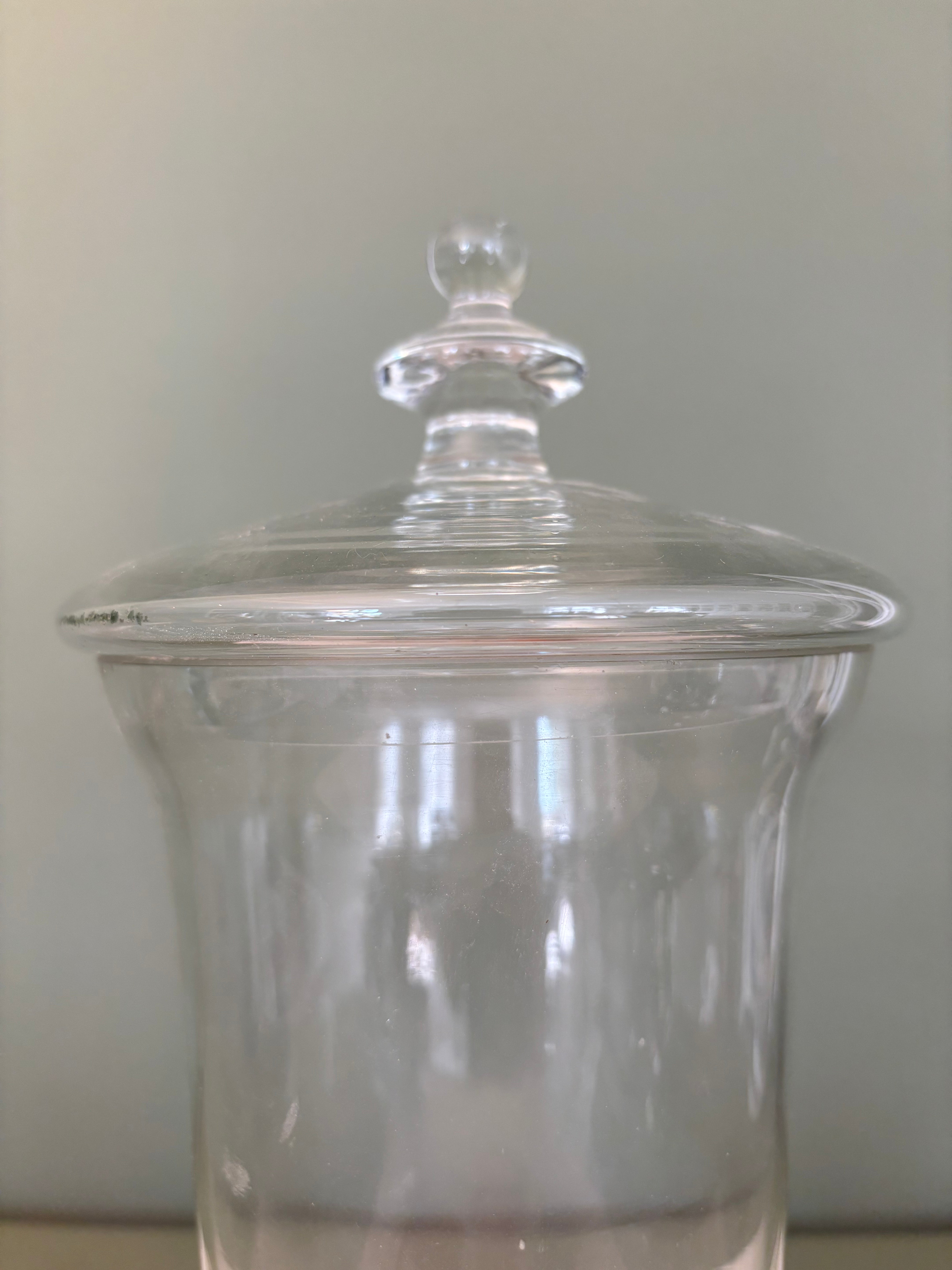 Glasbeholder m/låg, h39 cm.