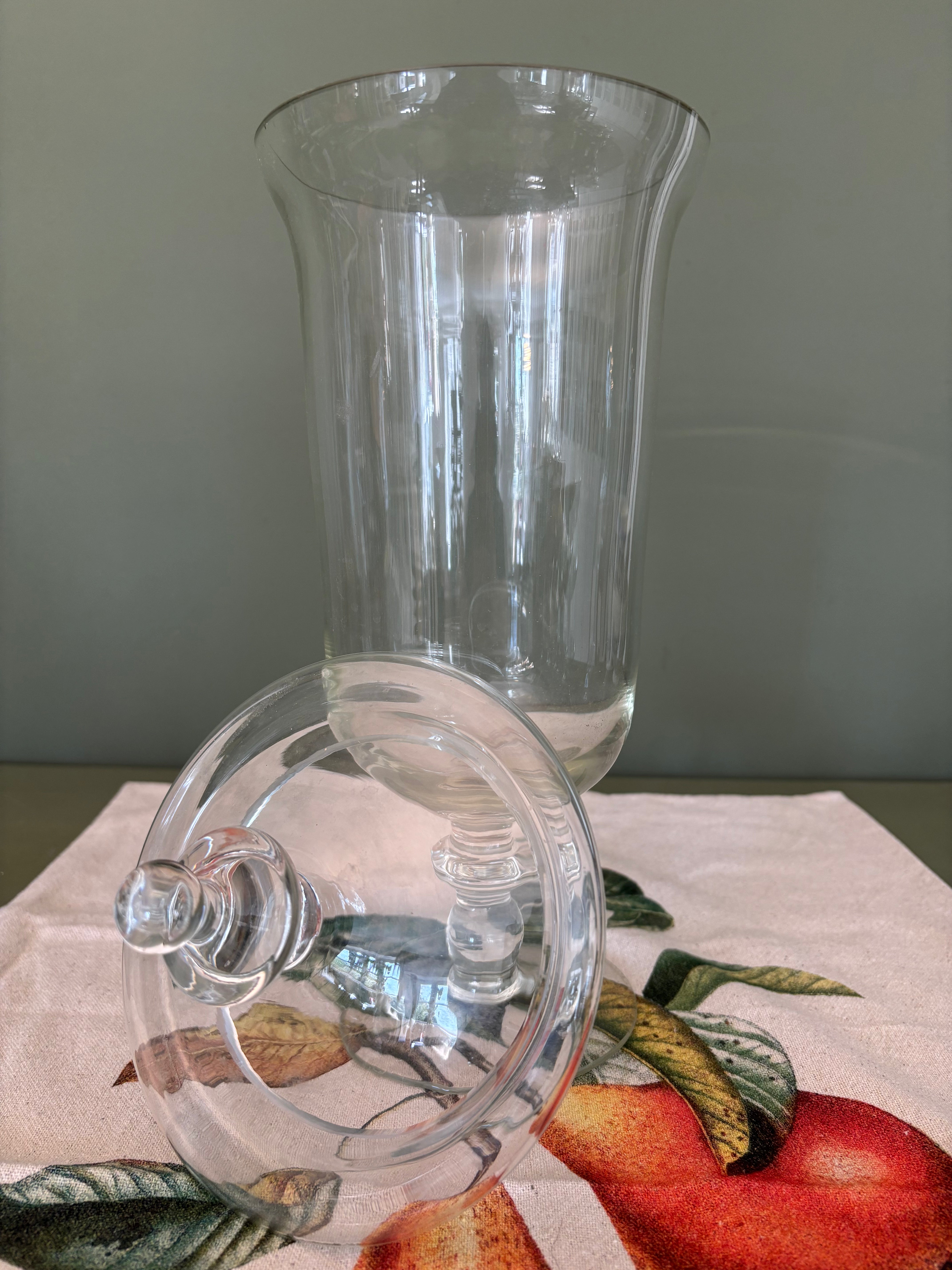 Glasbeholder m/låg, h39 cm.