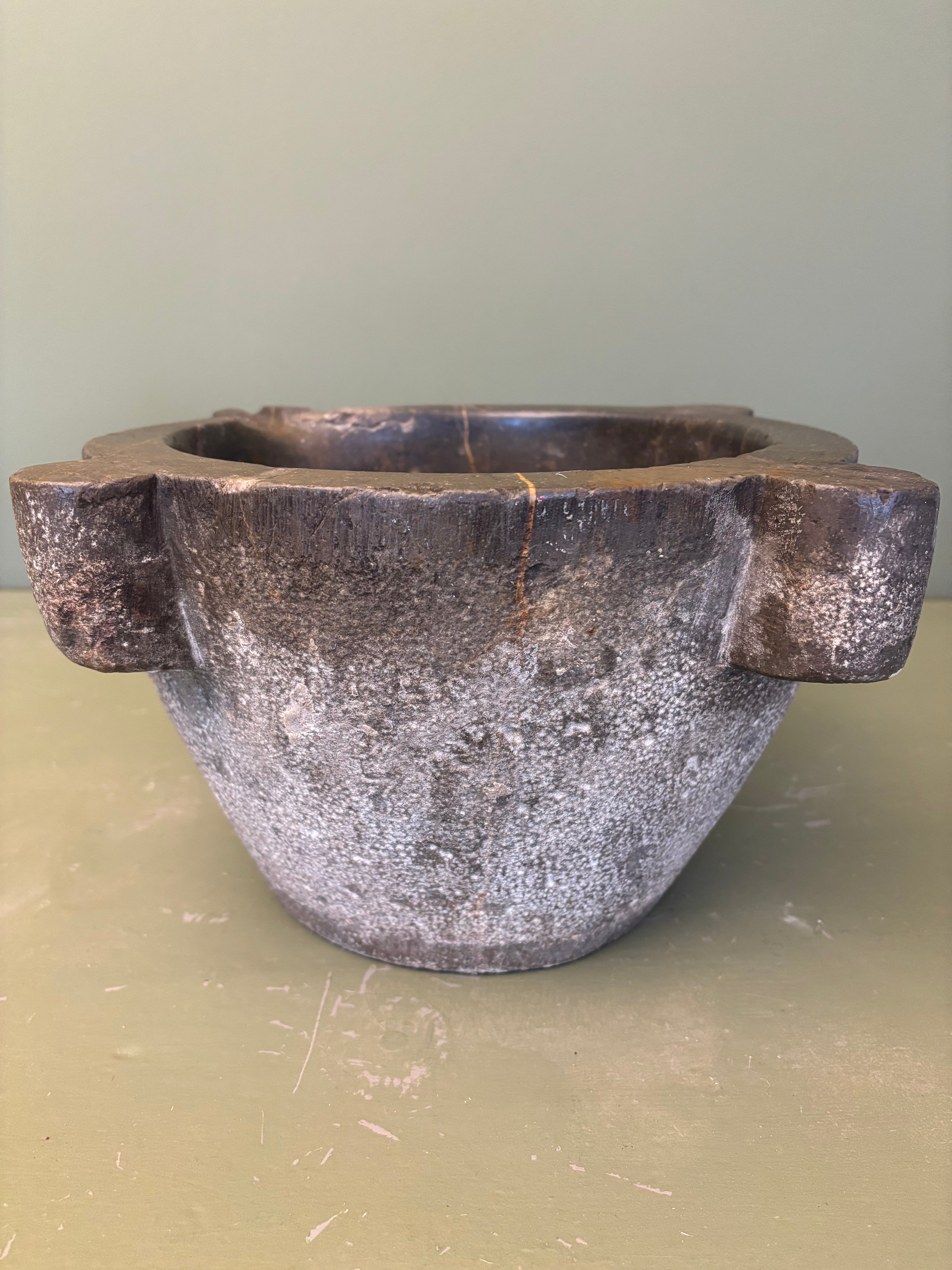 Morter, Ø37,5 cm.