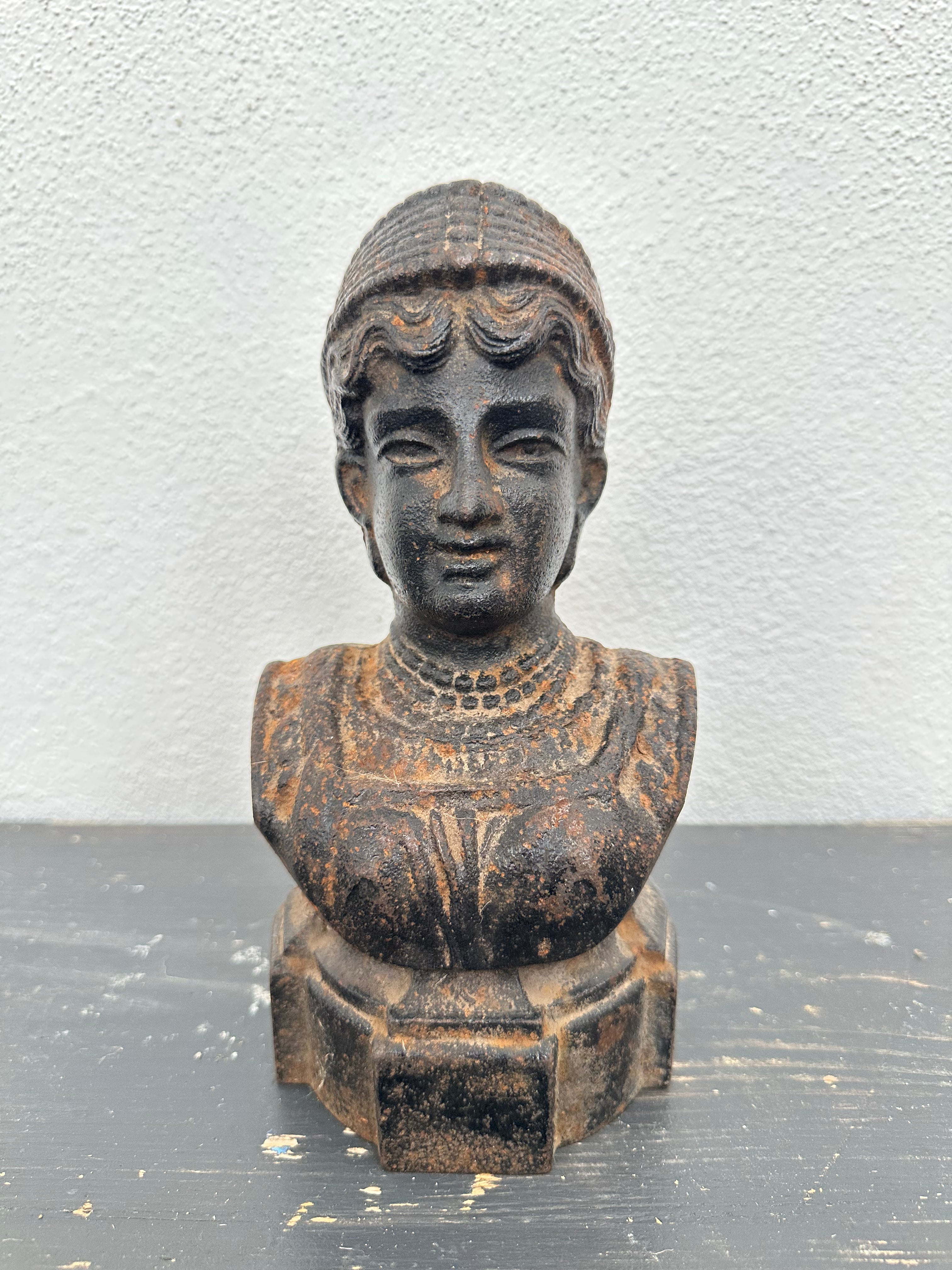 Buste i metal, 22 cm