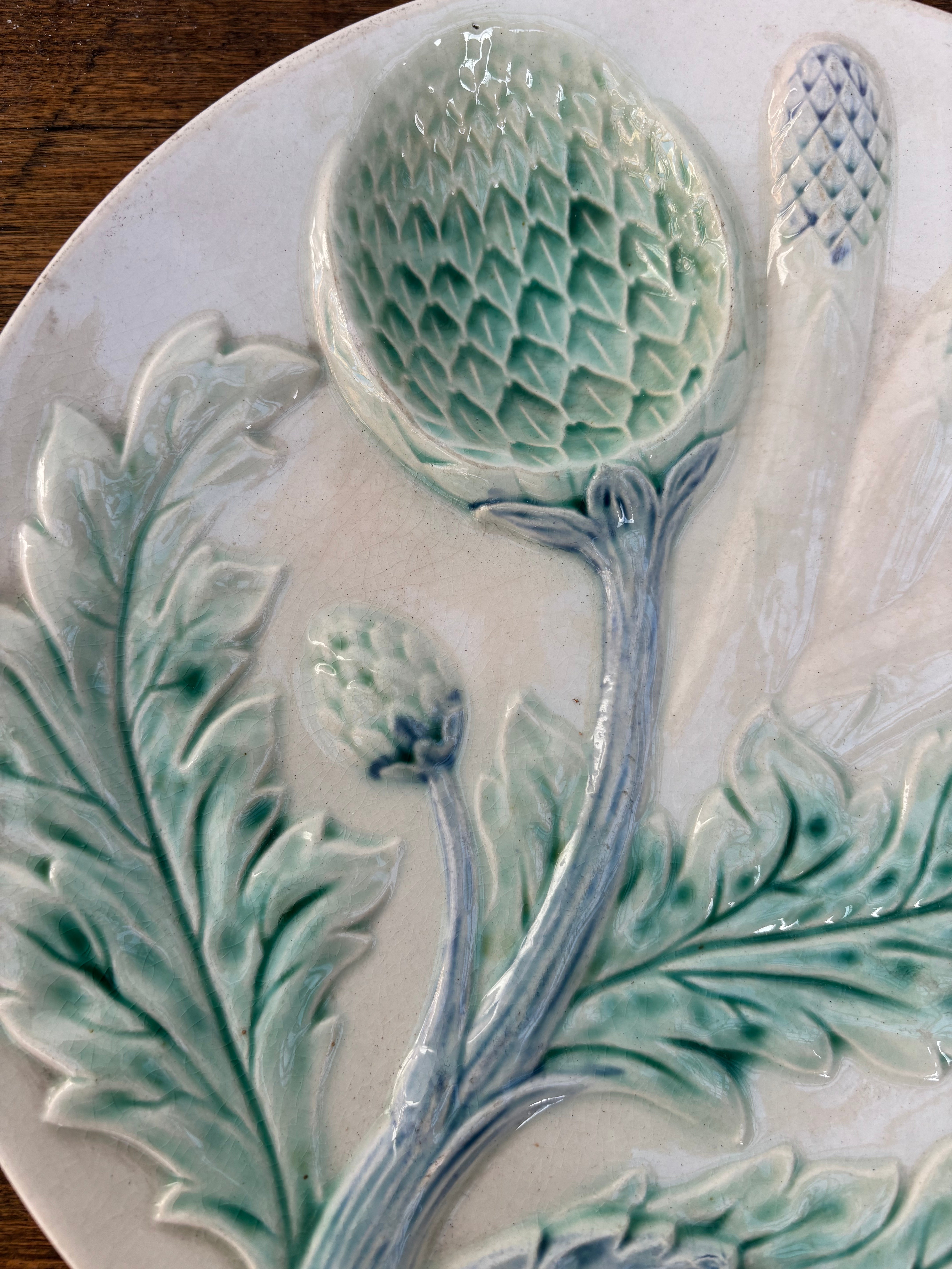 Plate with artichoke Ø24 cm.
