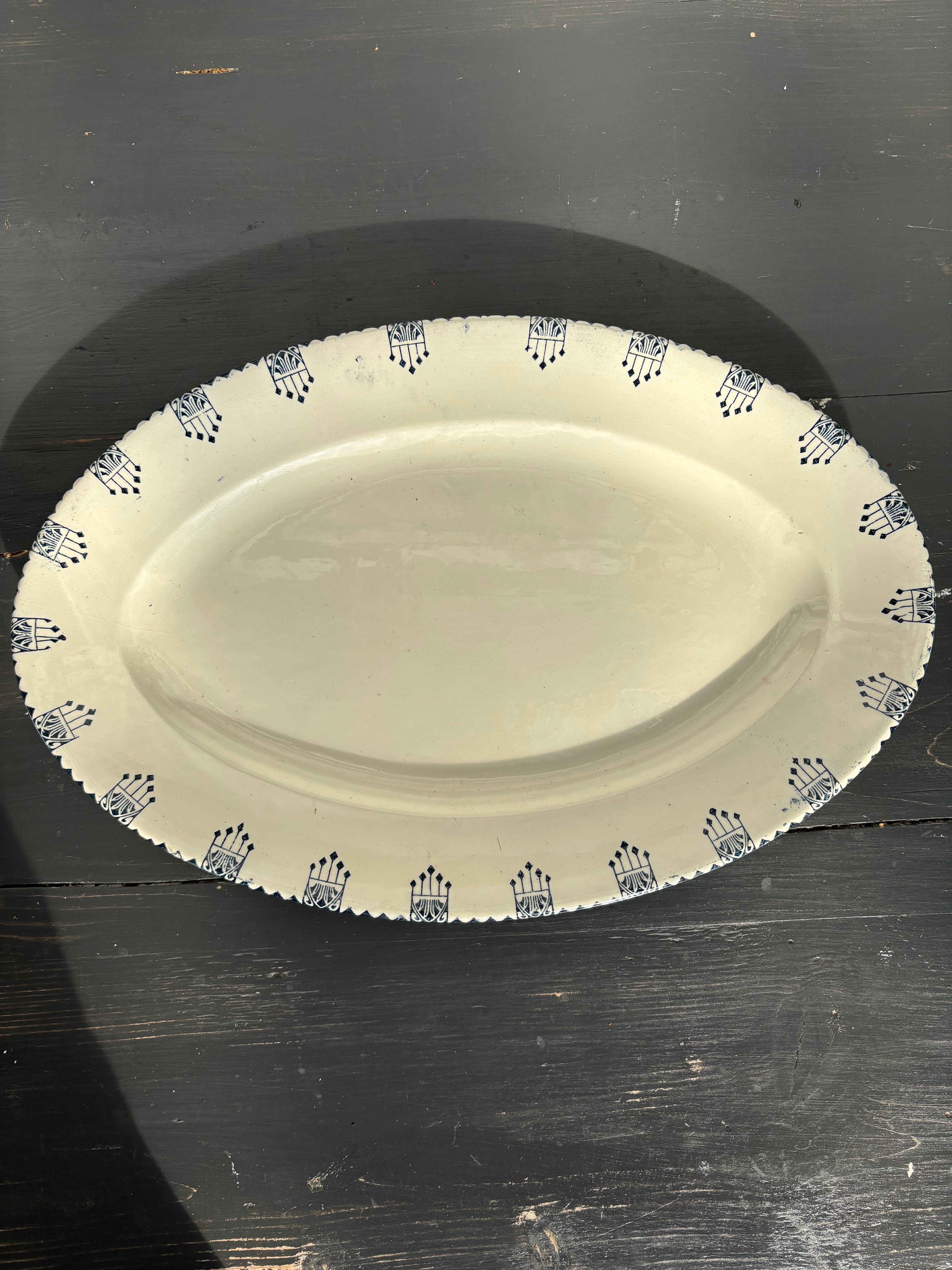 Fransk ovalt fad, 37 x 24 cm.