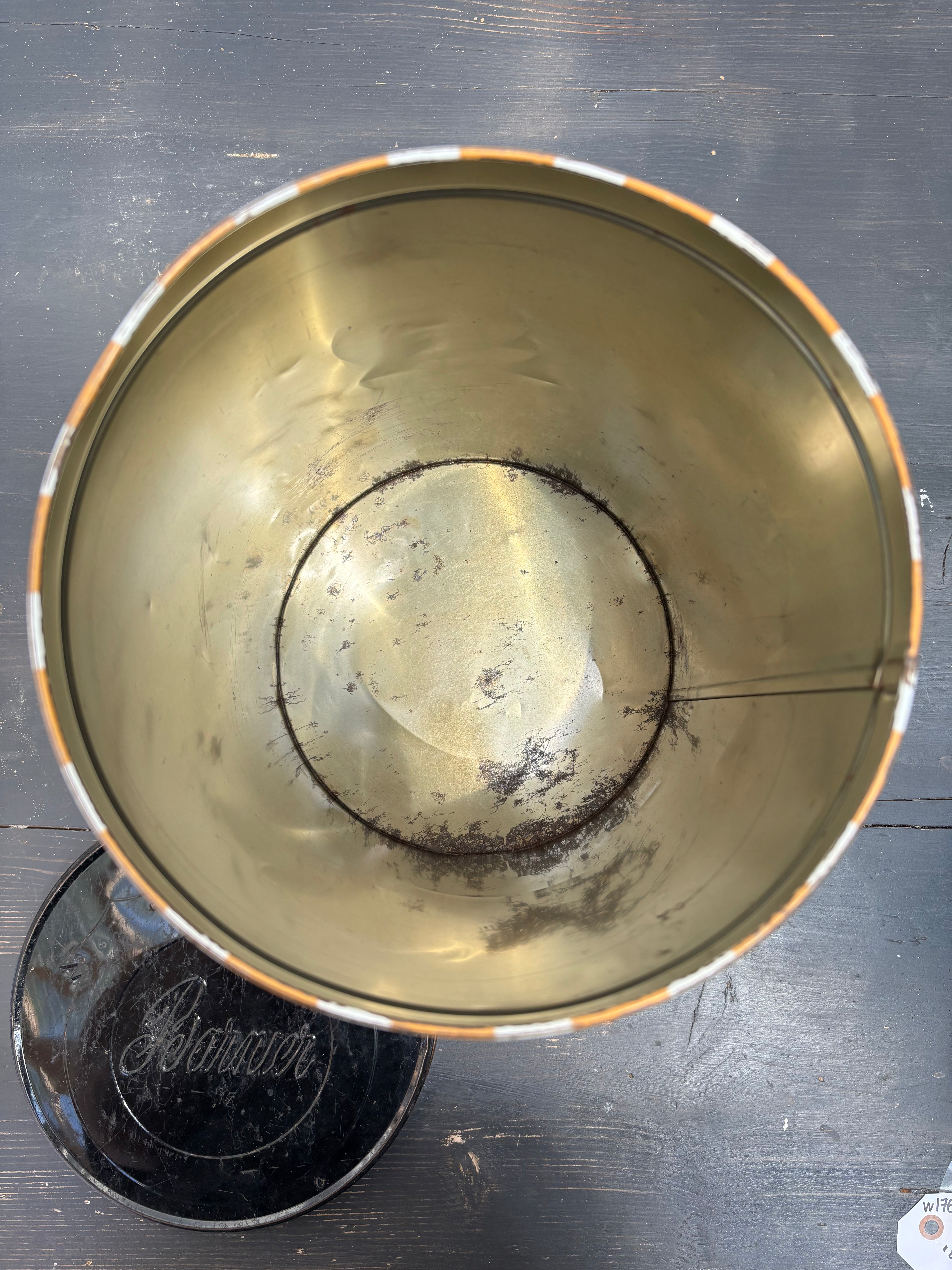 Barnier metaldåse, H29 cm