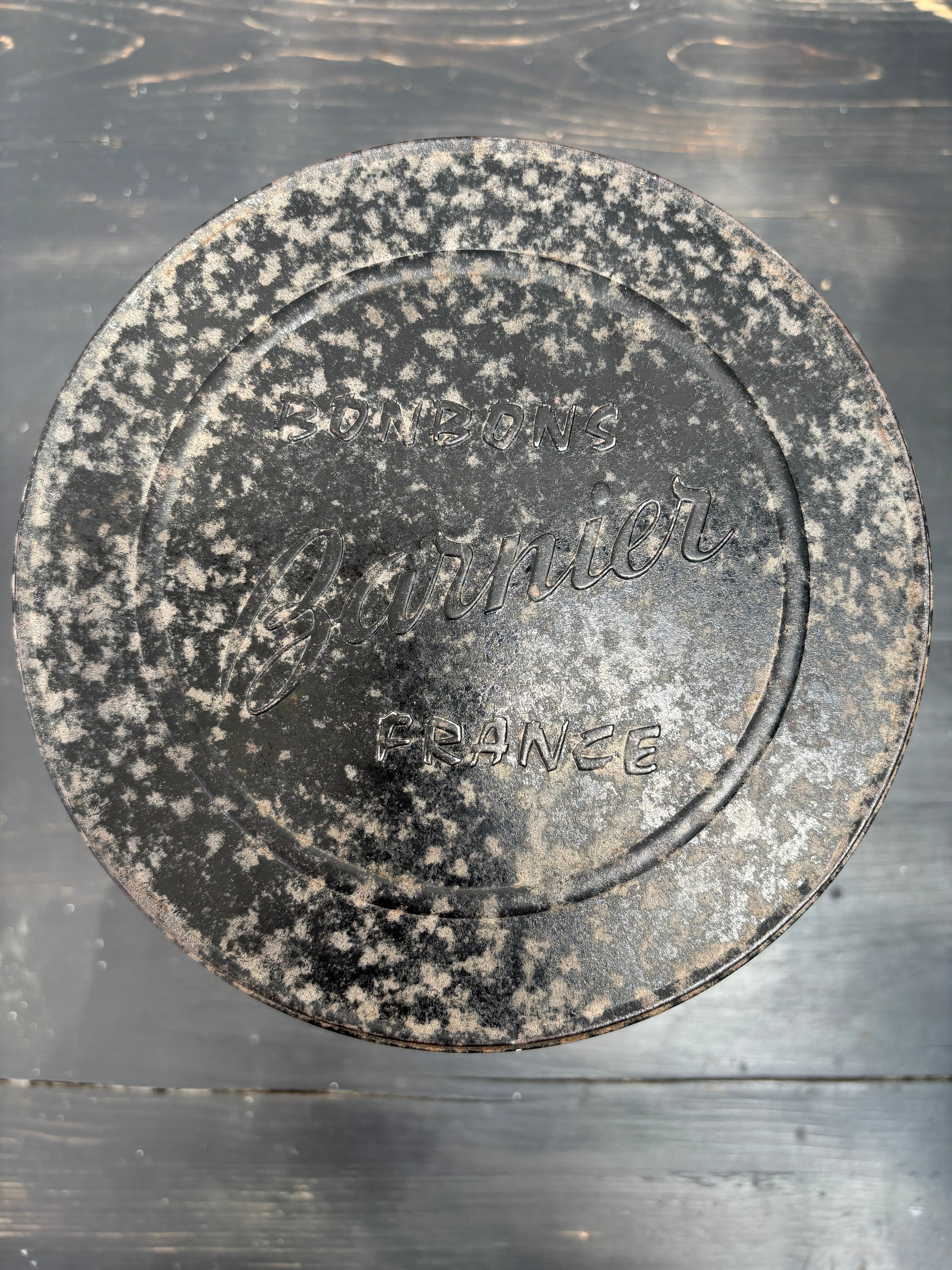 Fransk Barnier metaldåse, H25 cm.