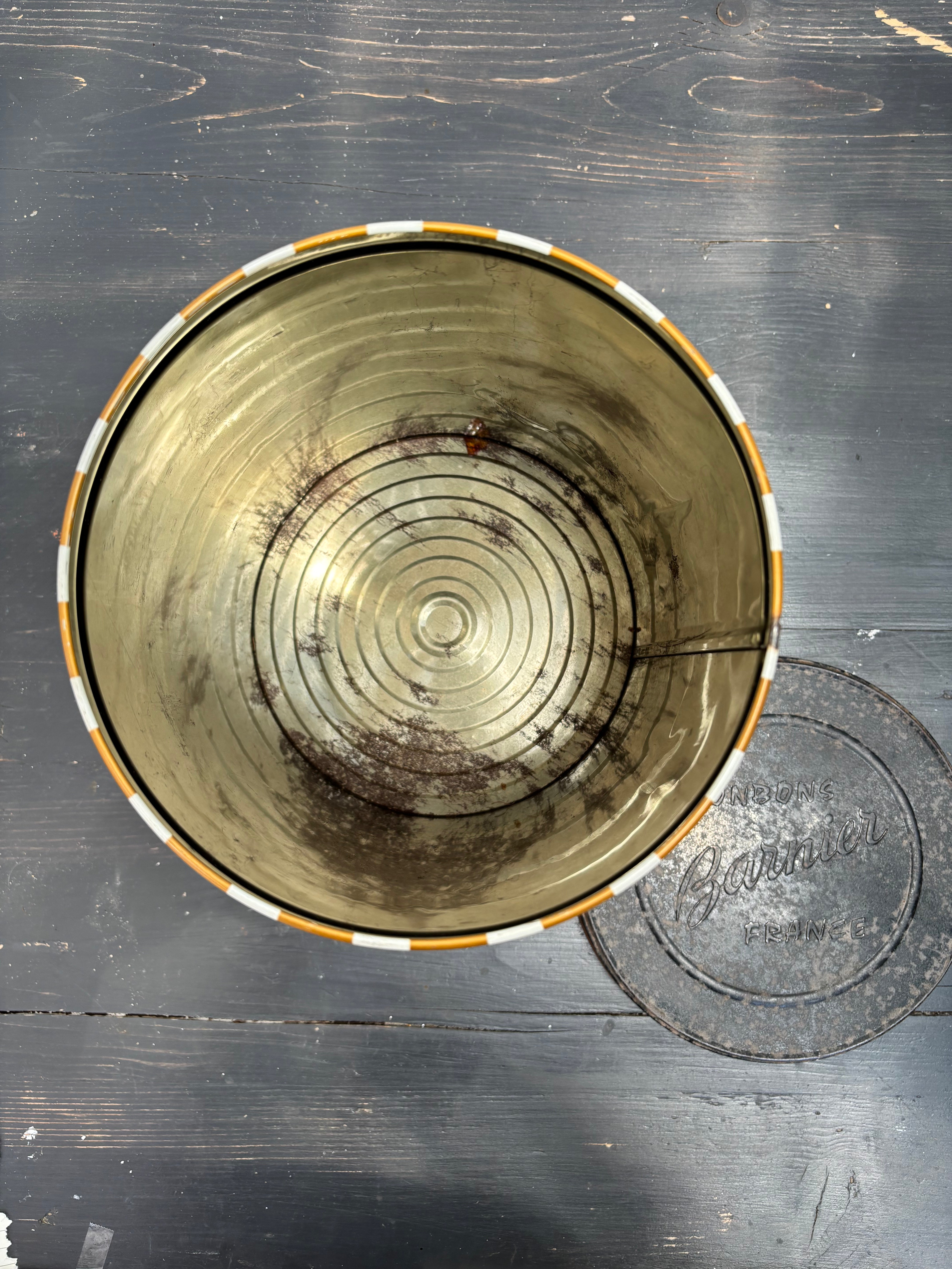 Fransk Barnier metaldåse, H25 cm.