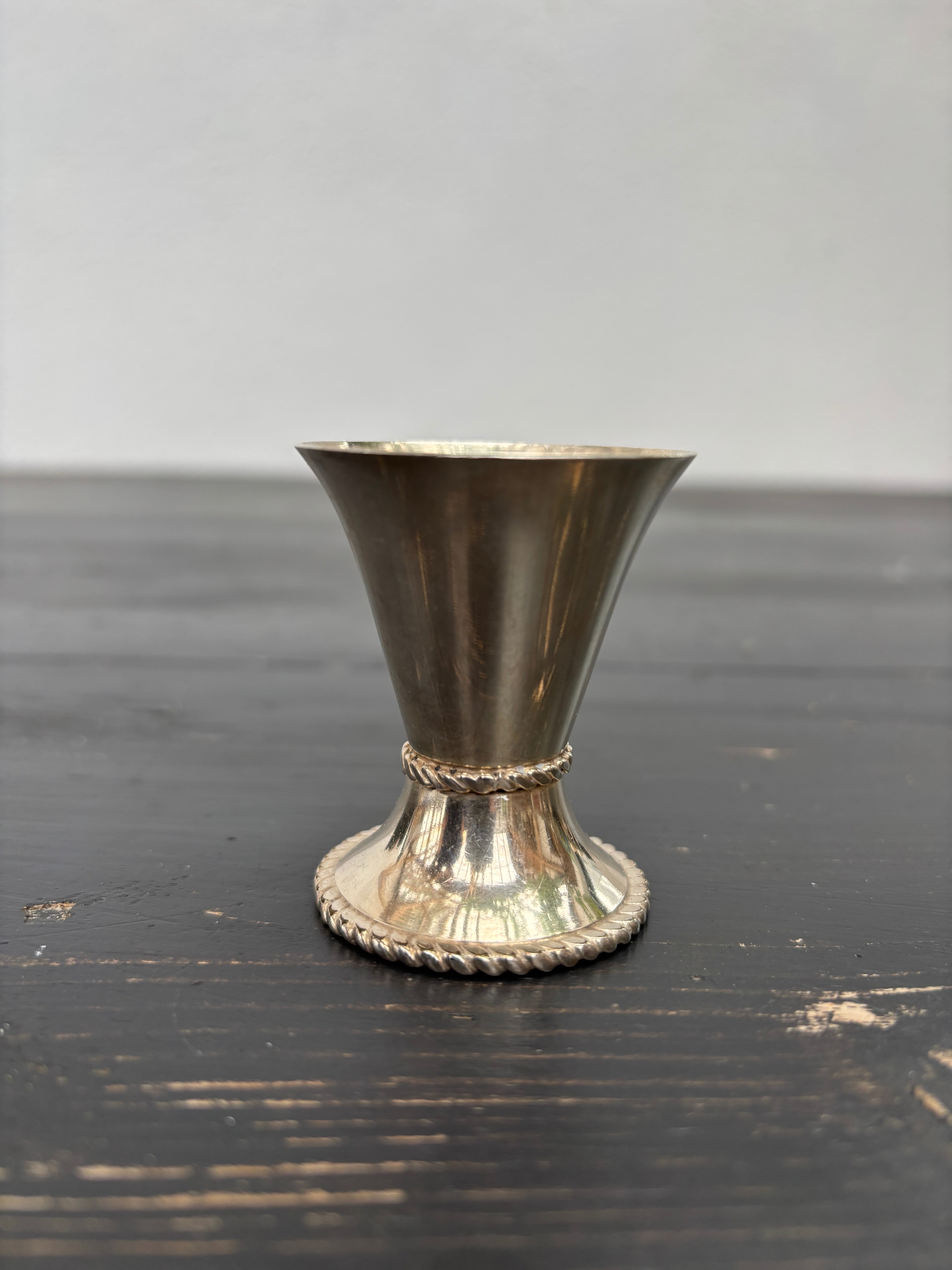 Æggebæger, H6 cm.