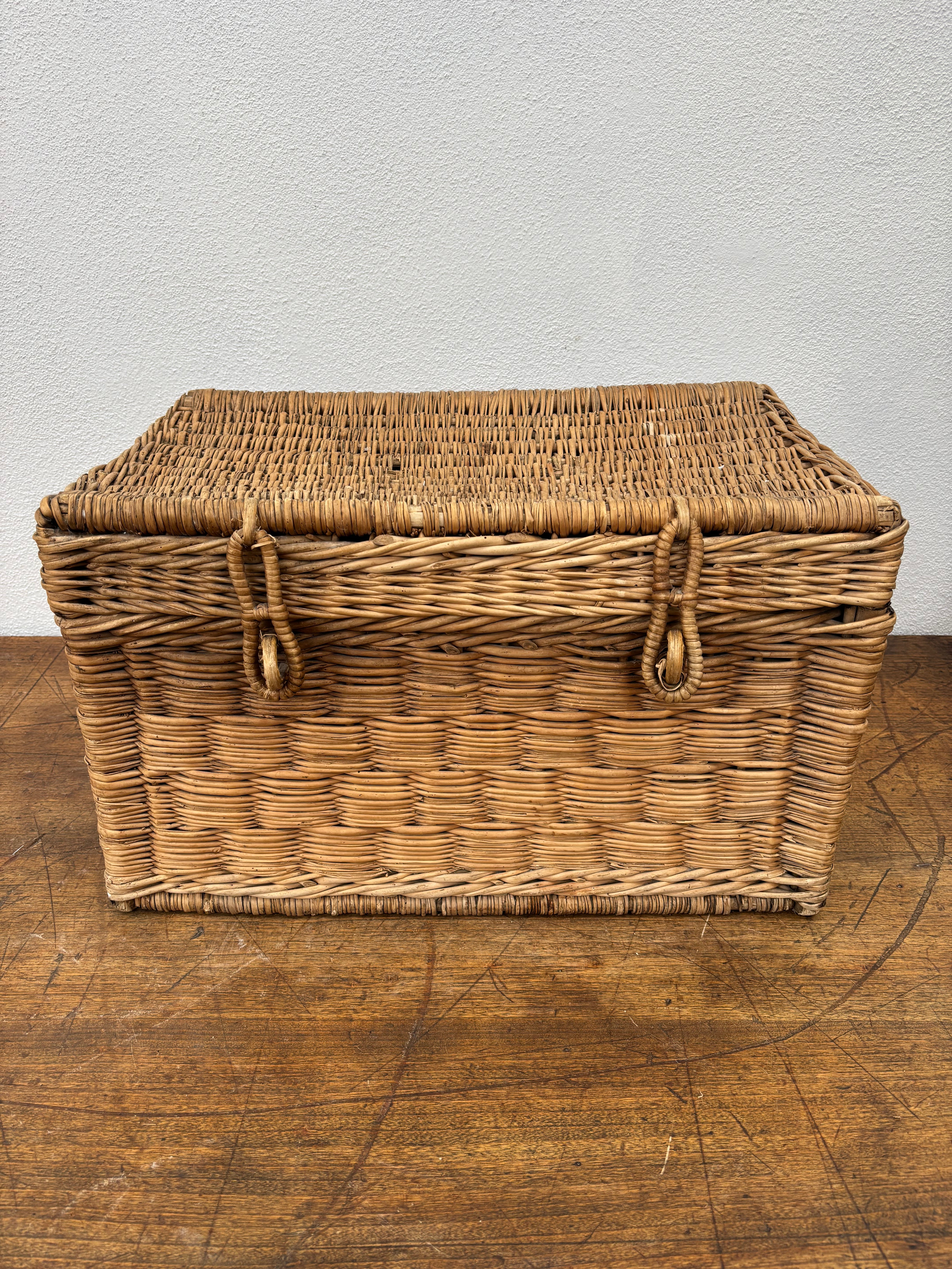 Wicker chest