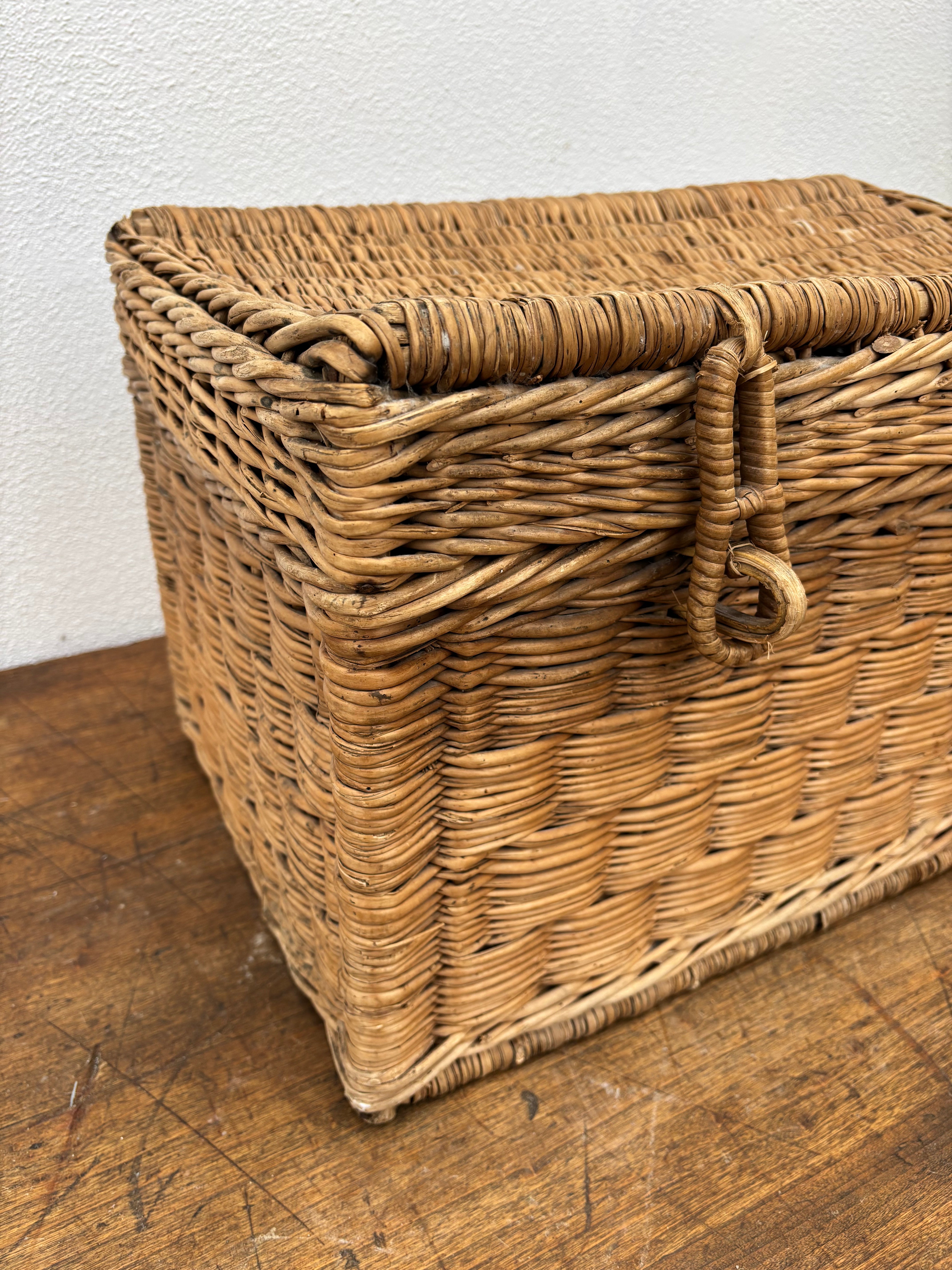 Wicker chest