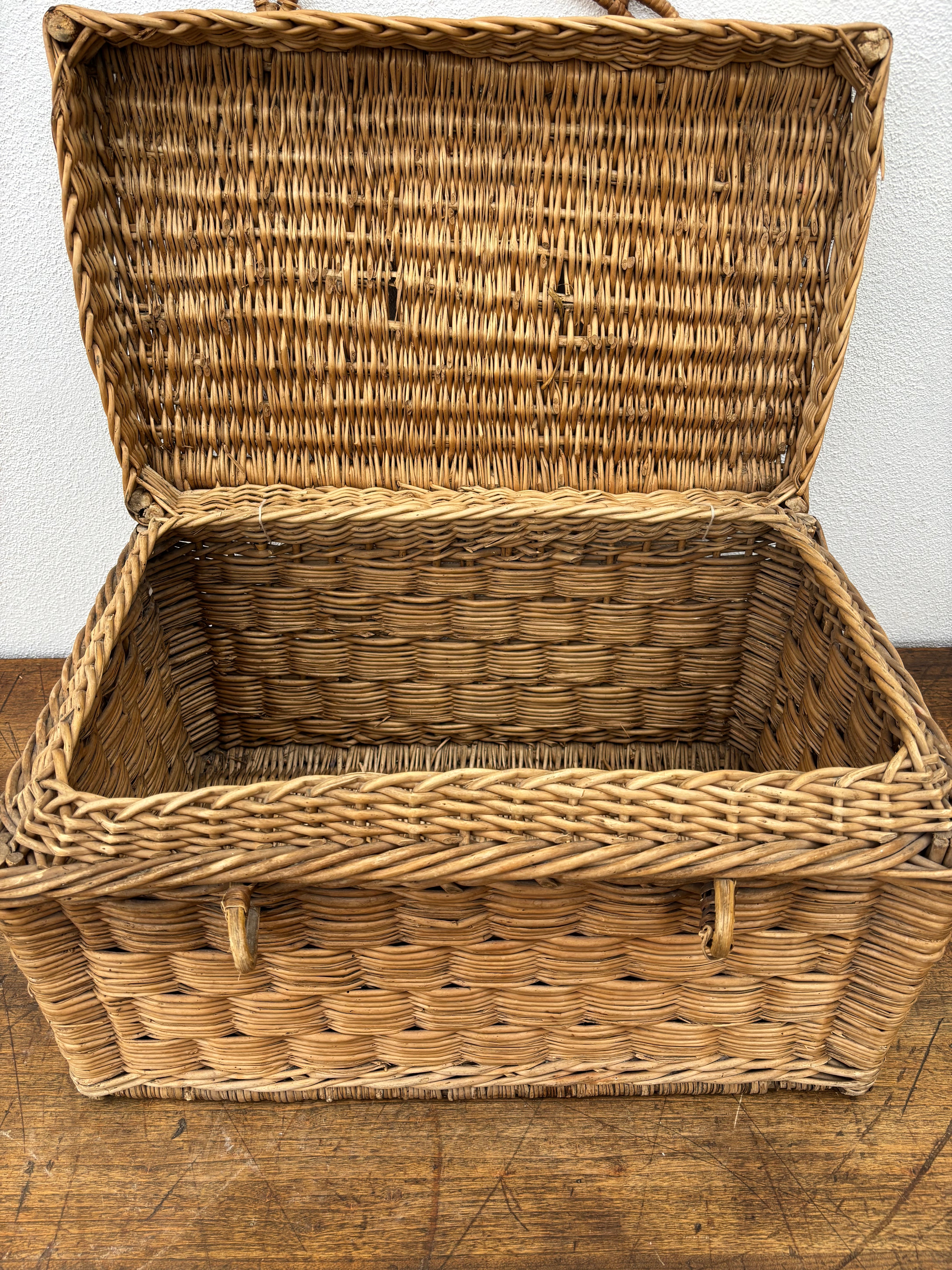 Wicker chest