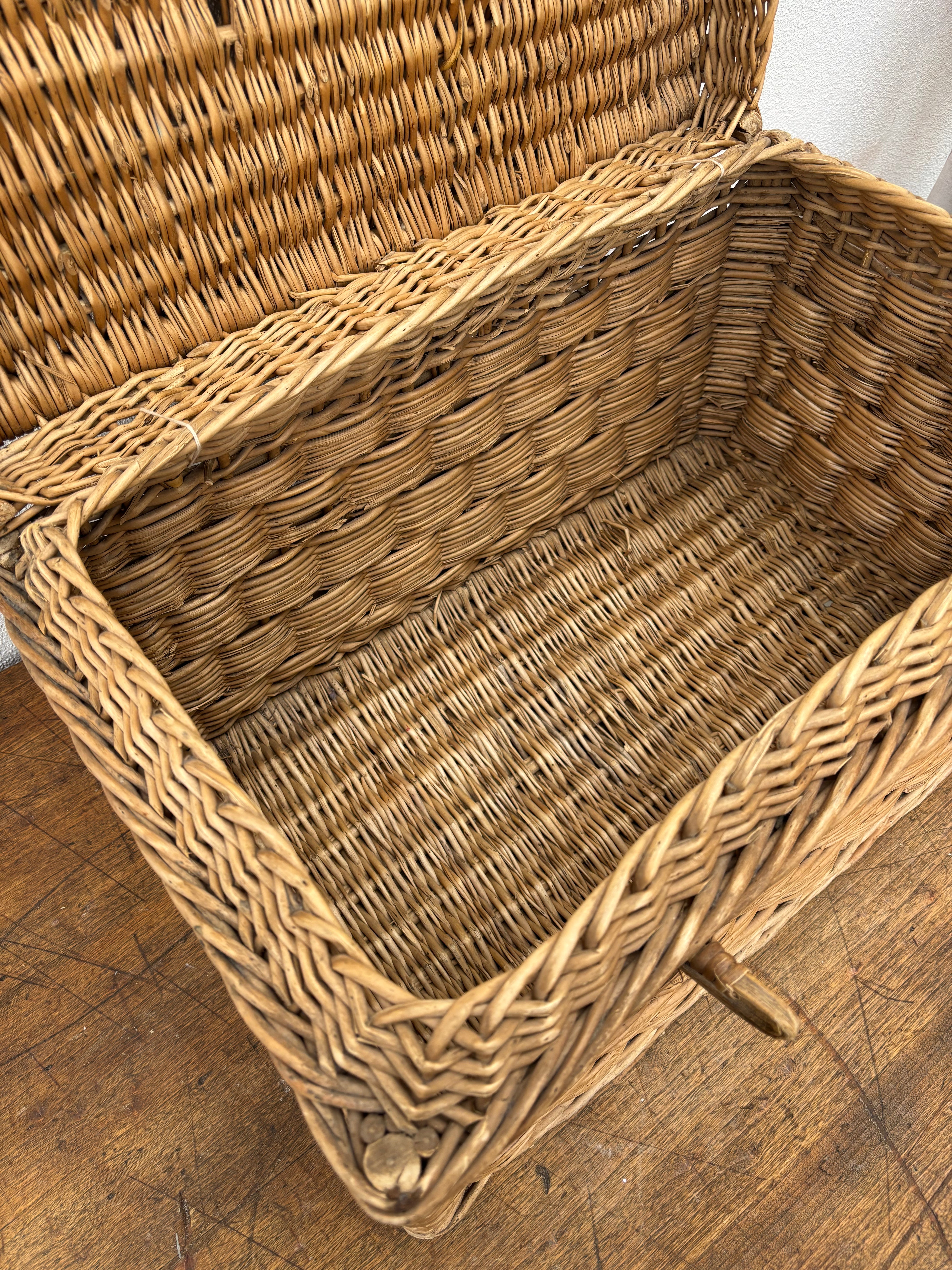 Wicker chest