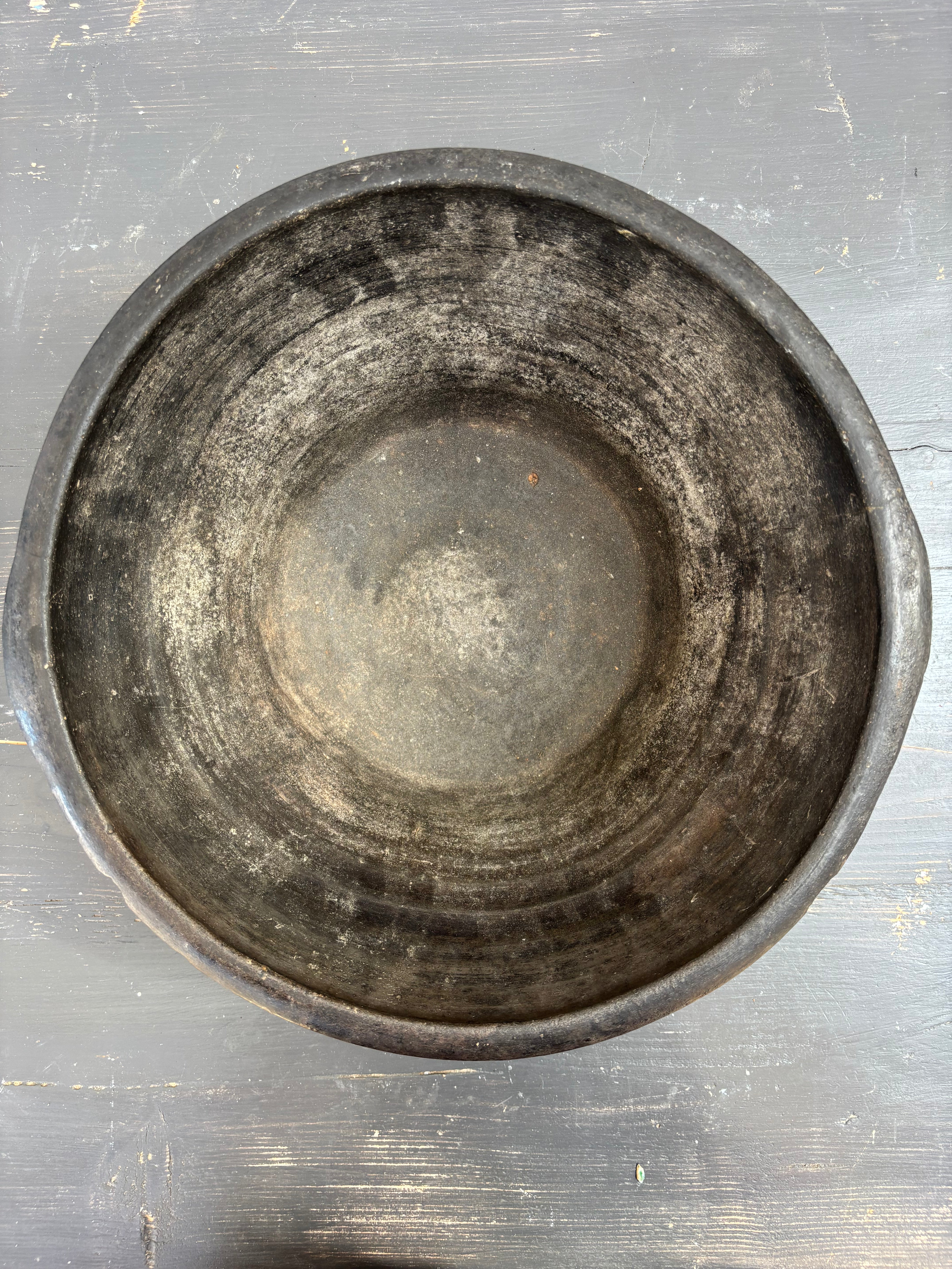 Svart tallerken, Ø33 cm