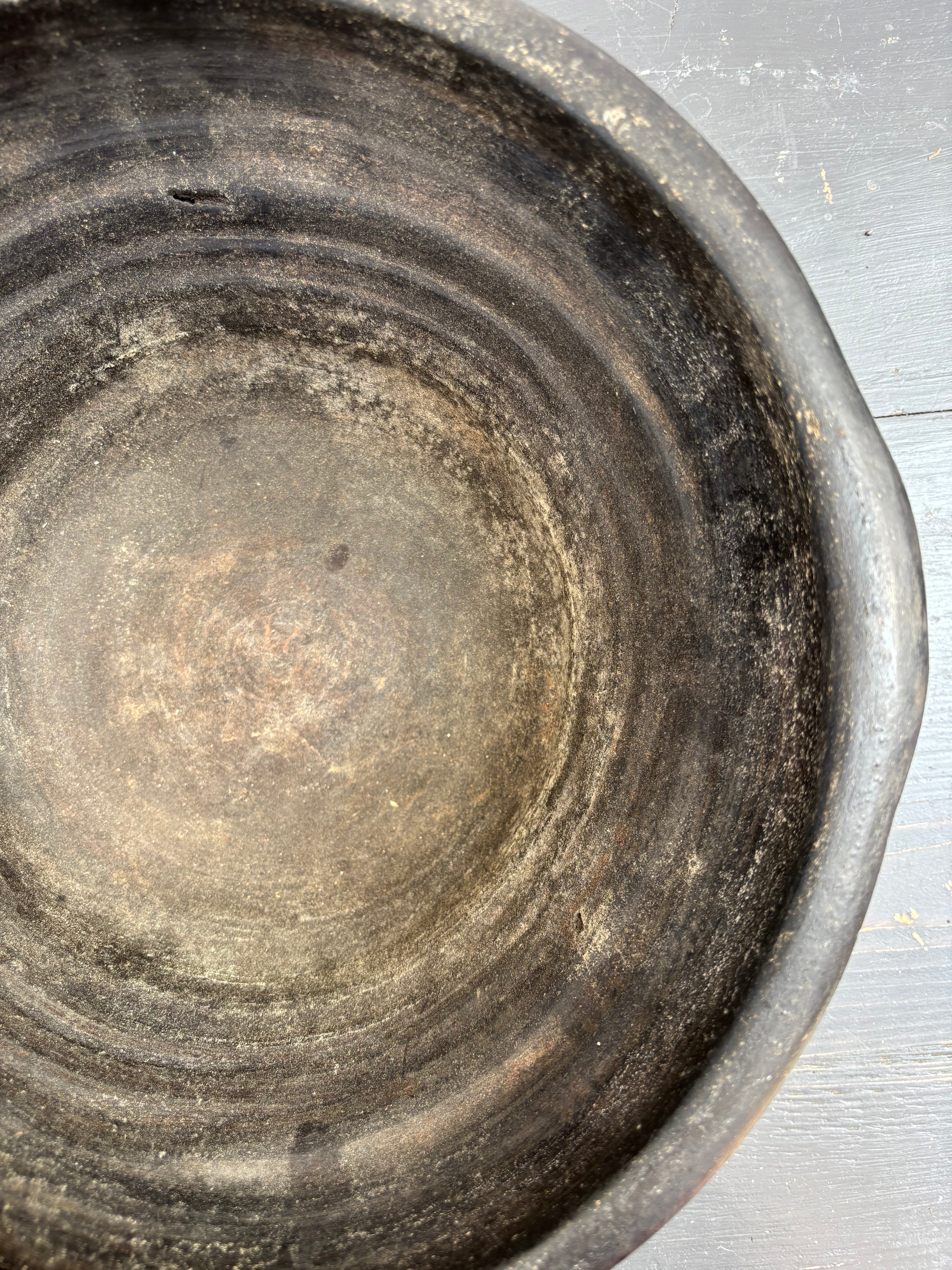 Svart tallerken, Ø32 cm