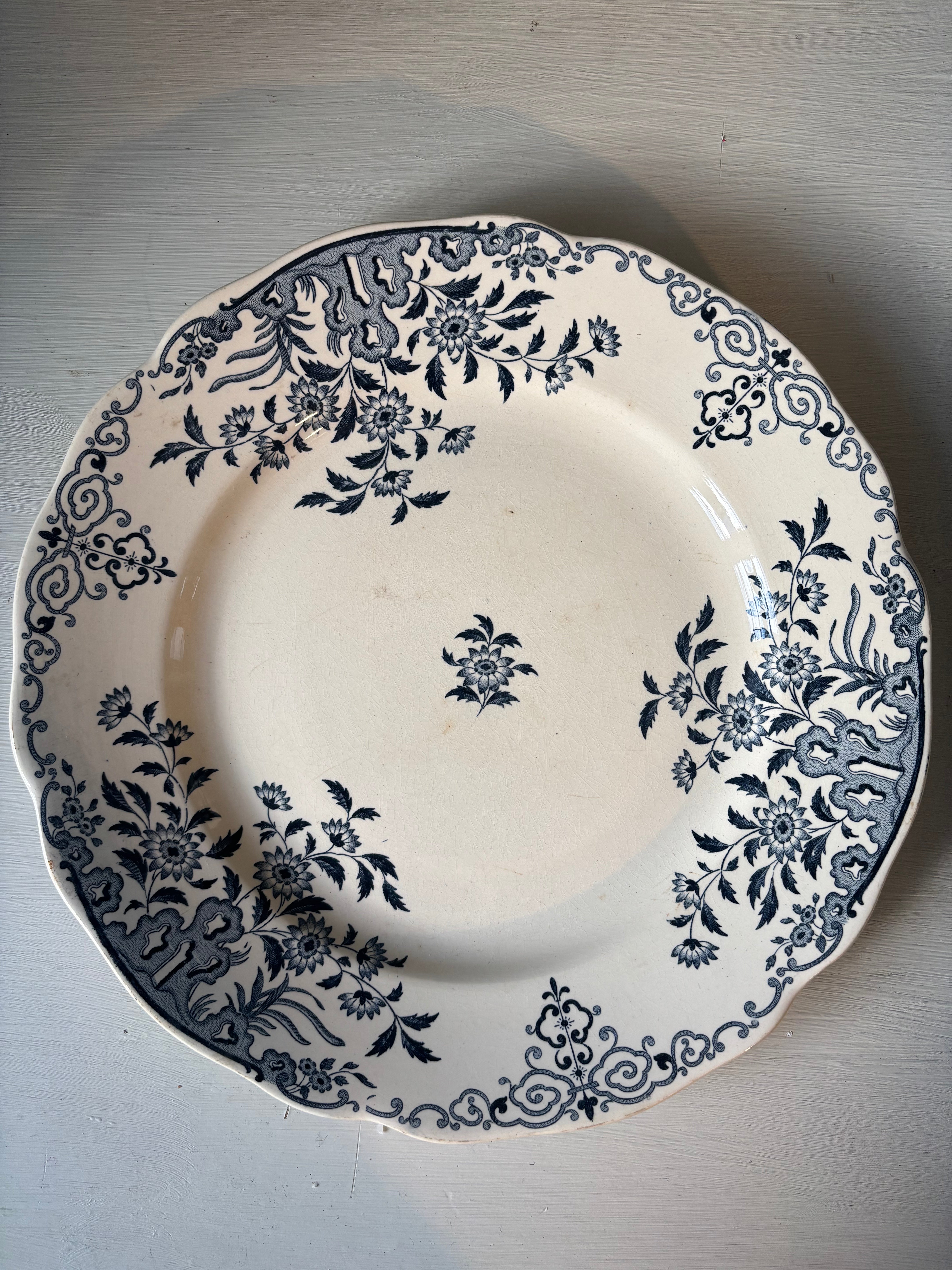 Fint fransk fad, Ø28 cm.