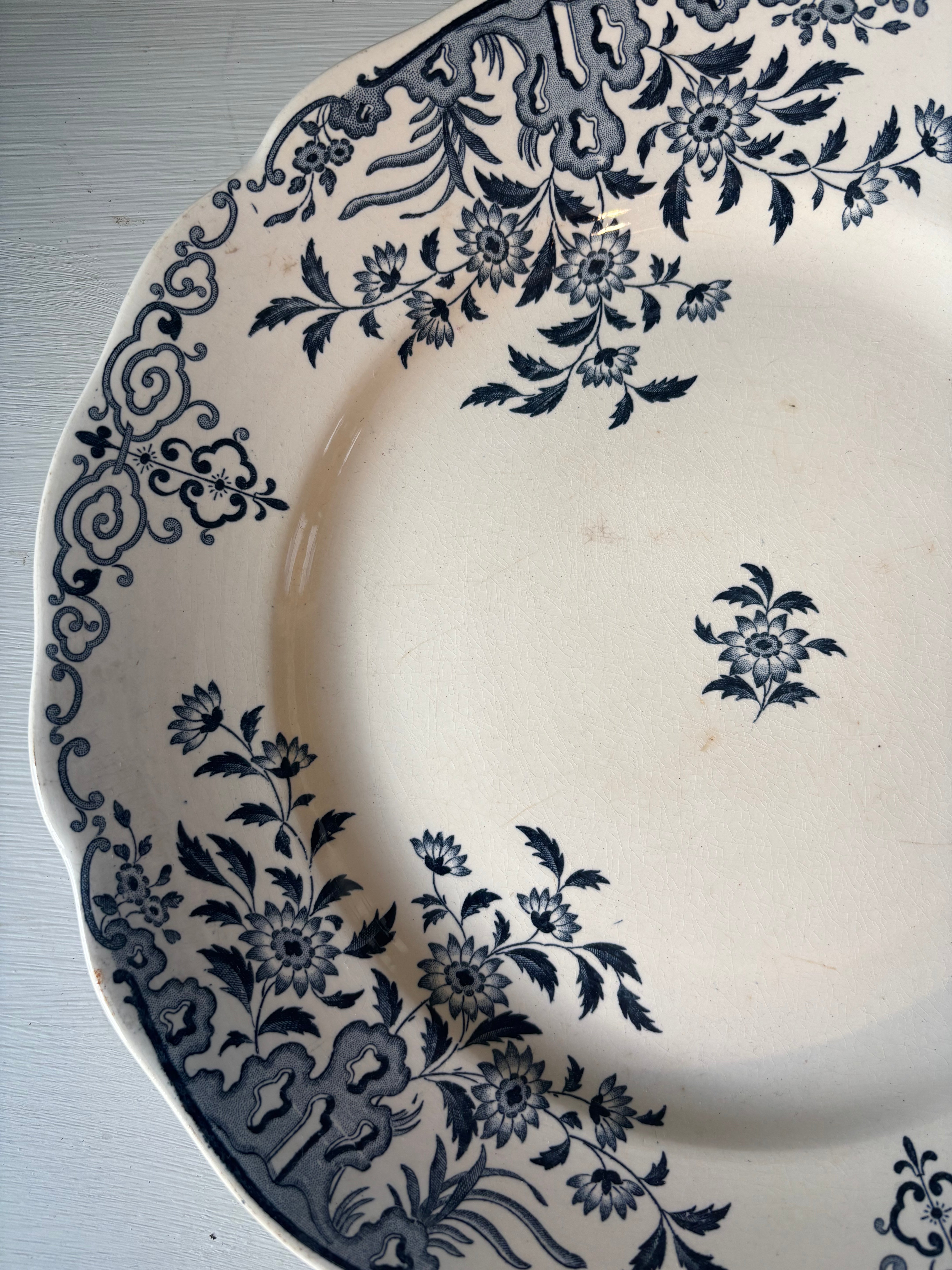 Fint fransk fad, Ø28 cm.