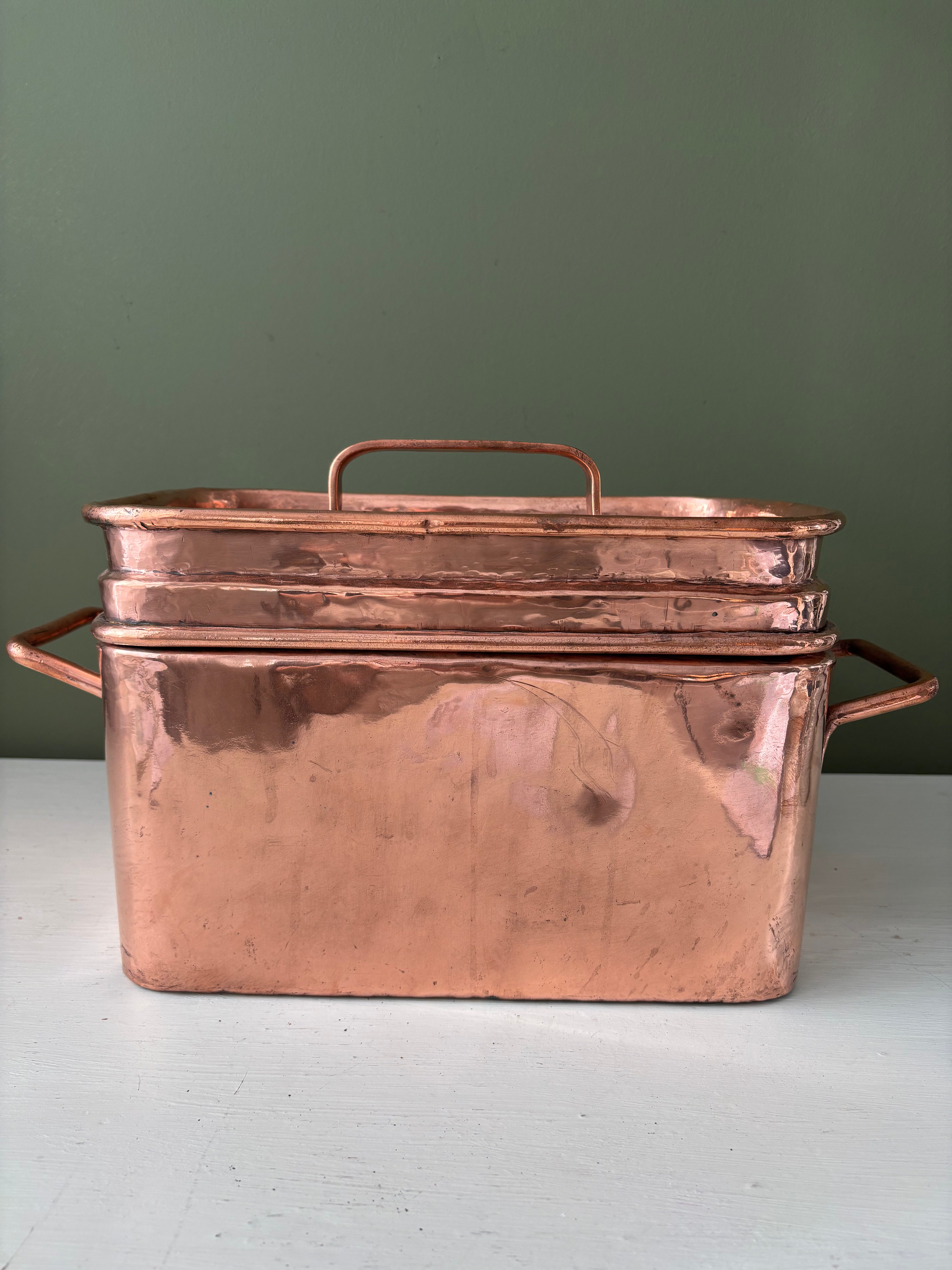 Copper container with lid
