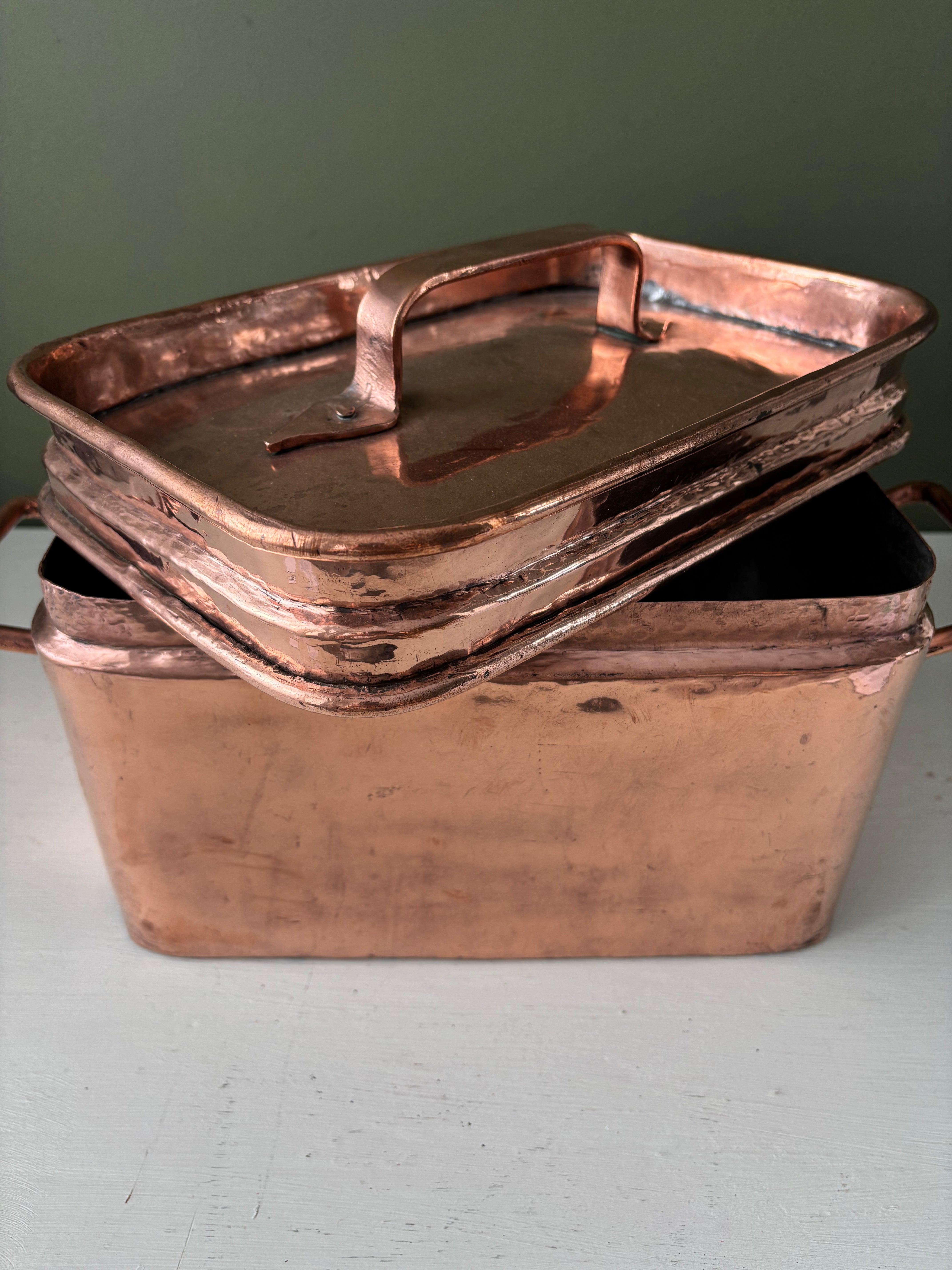 Copper container with lid