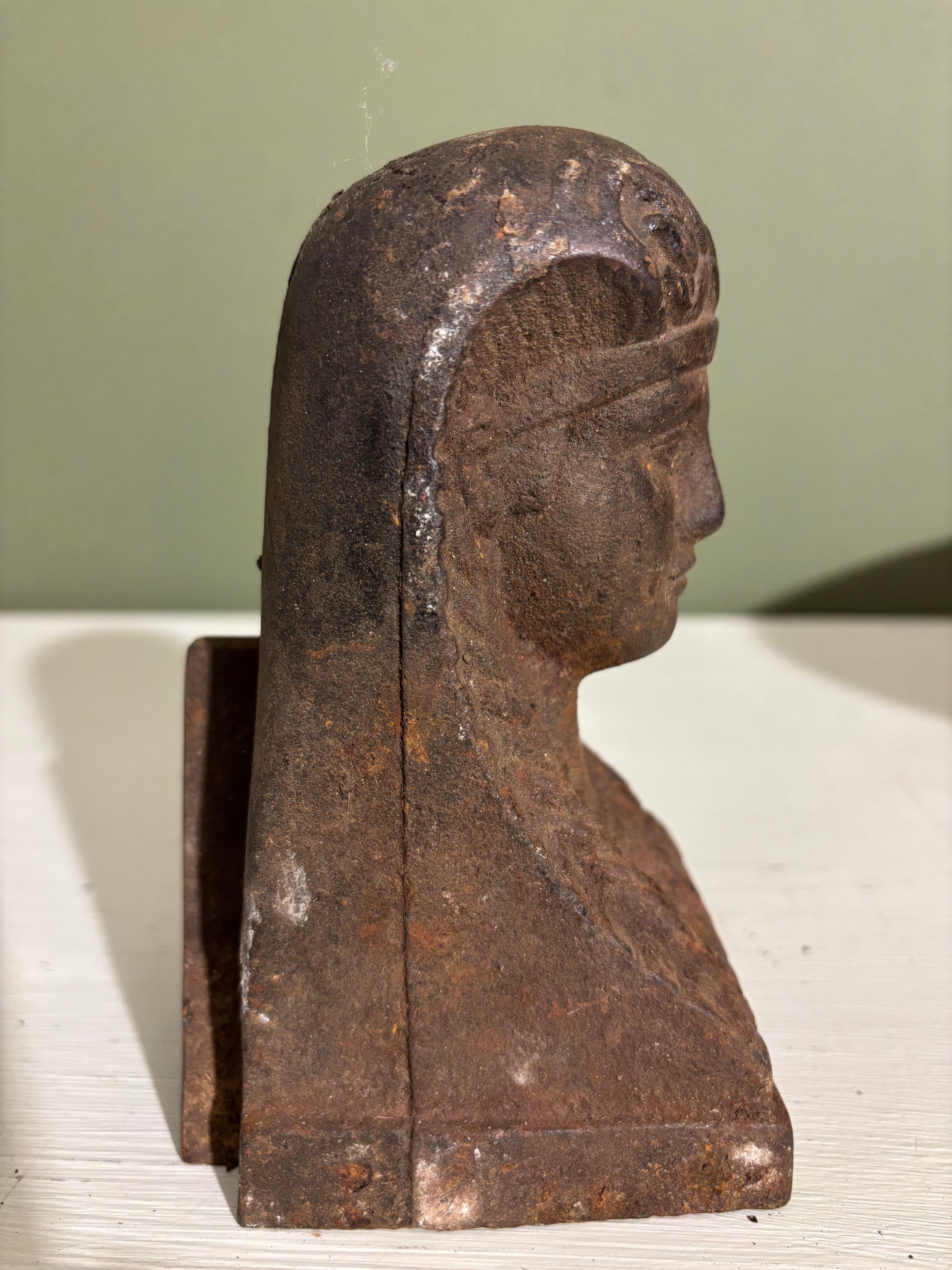 Buste i metal, h14 cm.