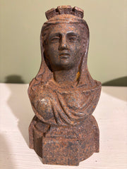 Byste i metall, h19 cm.