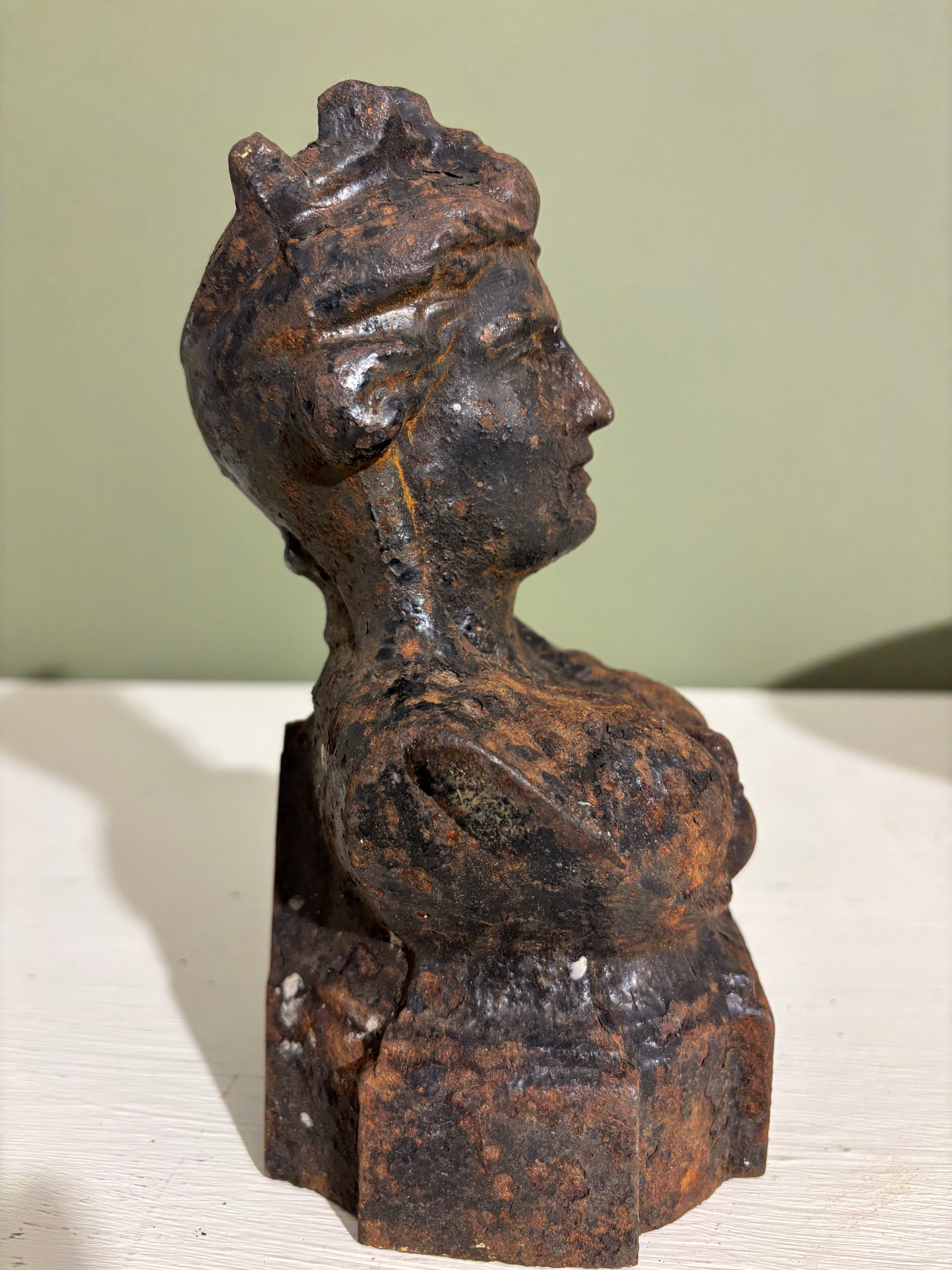 Buste i metal, h20 cm.