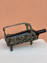 Metal wine bottle holder
