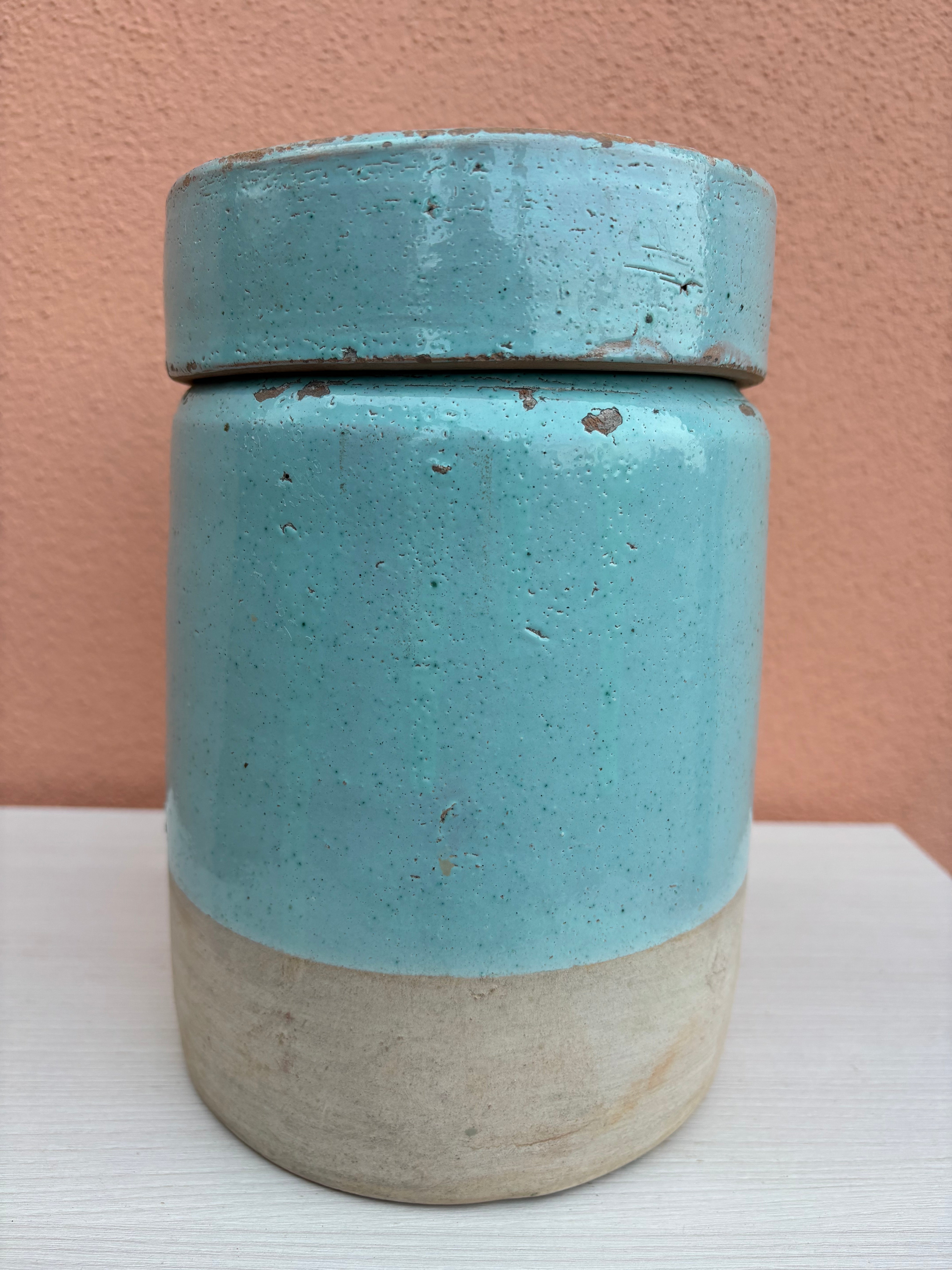 Italiensk krukke med låg, h23 cm.