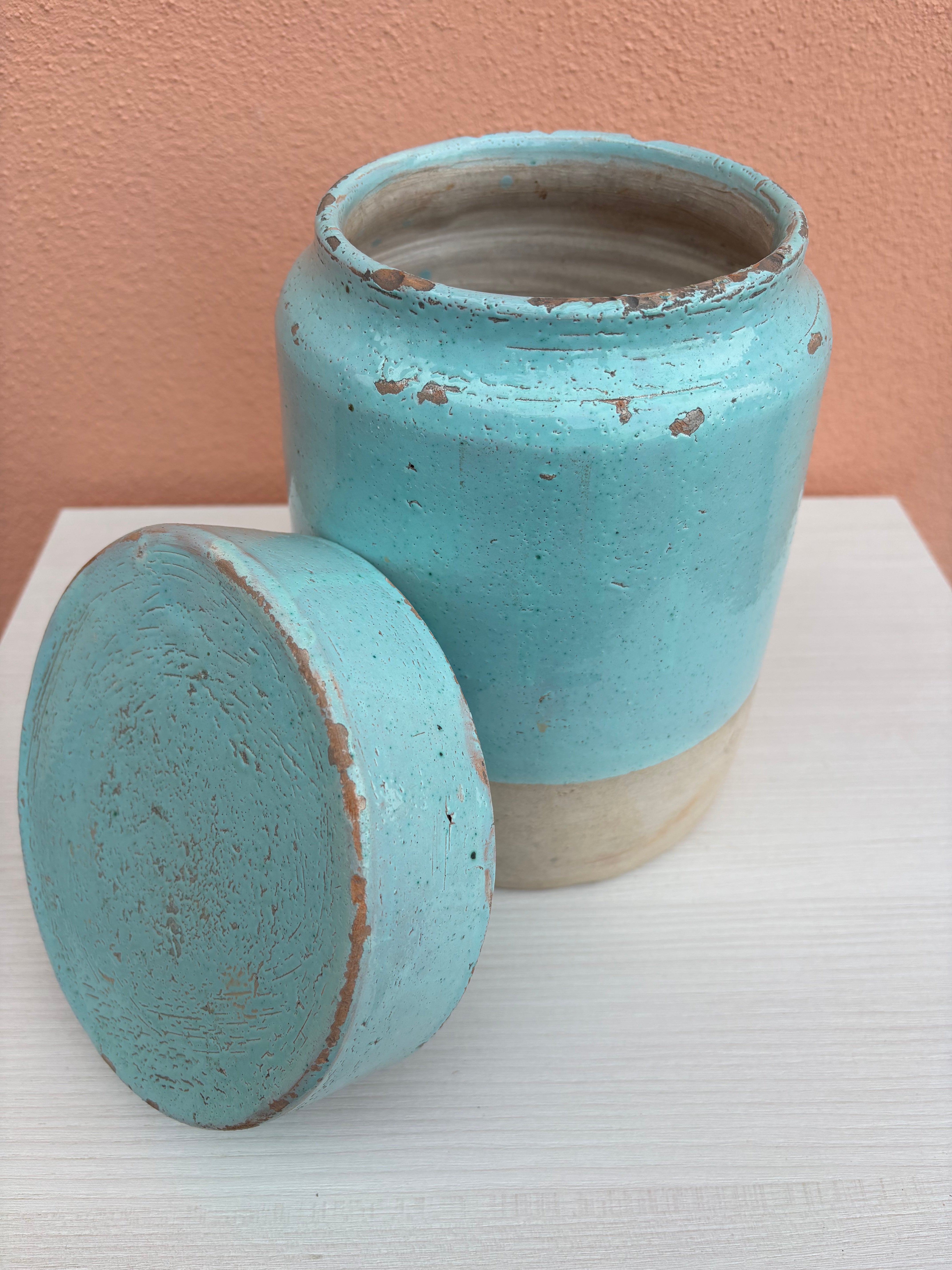Italiensk krukke med låg, h23 cm.