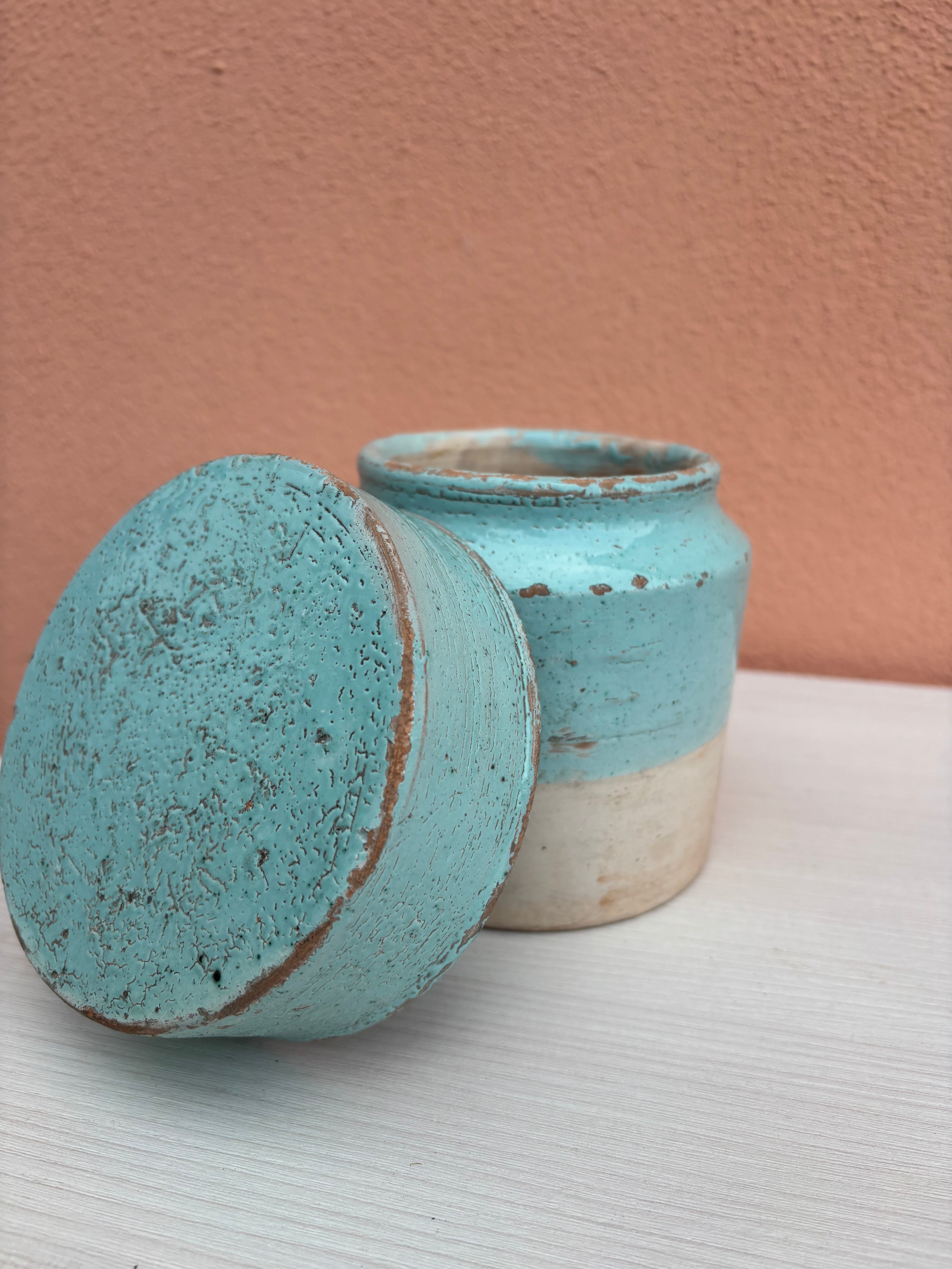 Italiensk krukke med lokk, h14 cm.