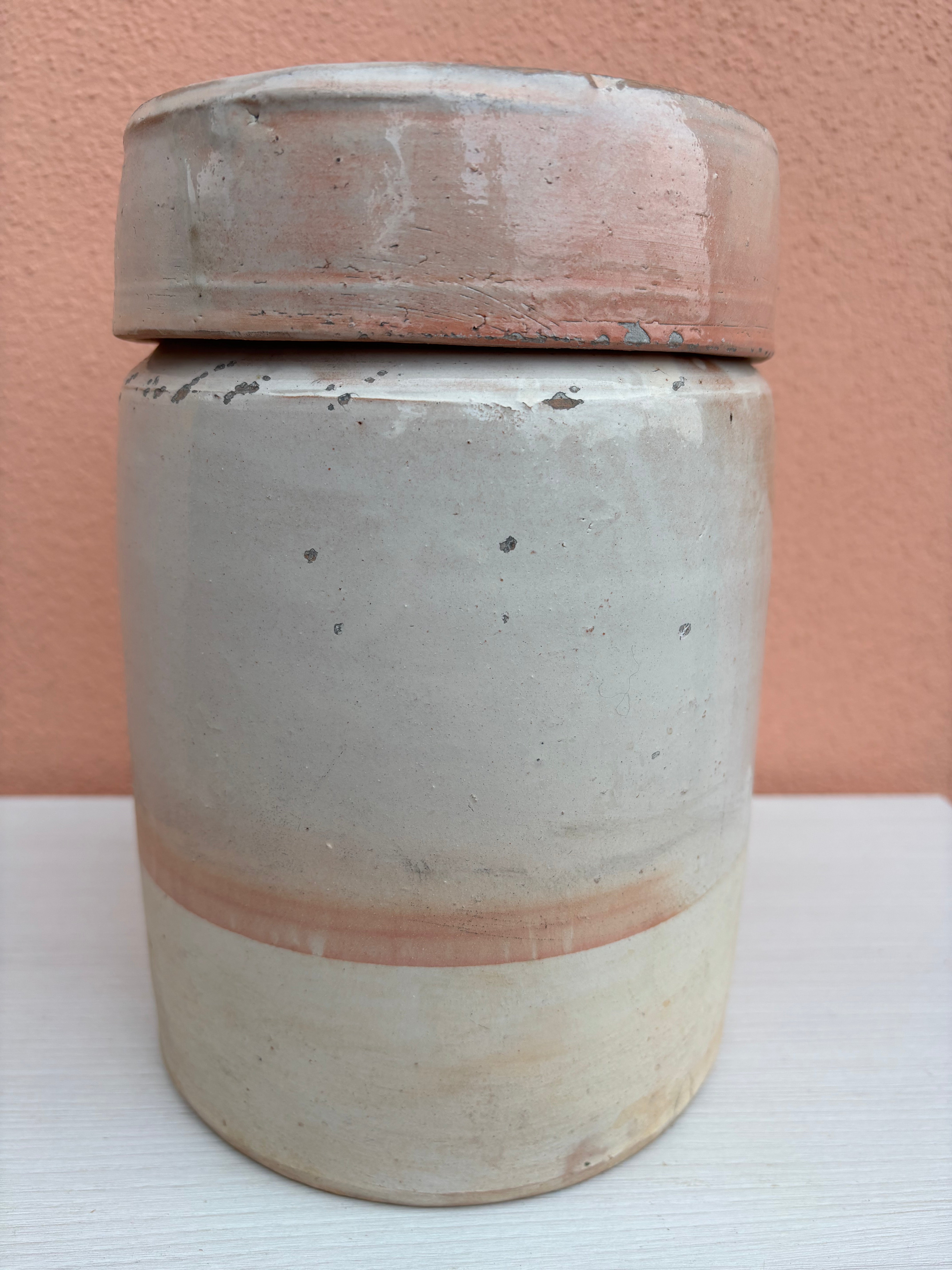 Italiensk krukke med låg, H23 cm.