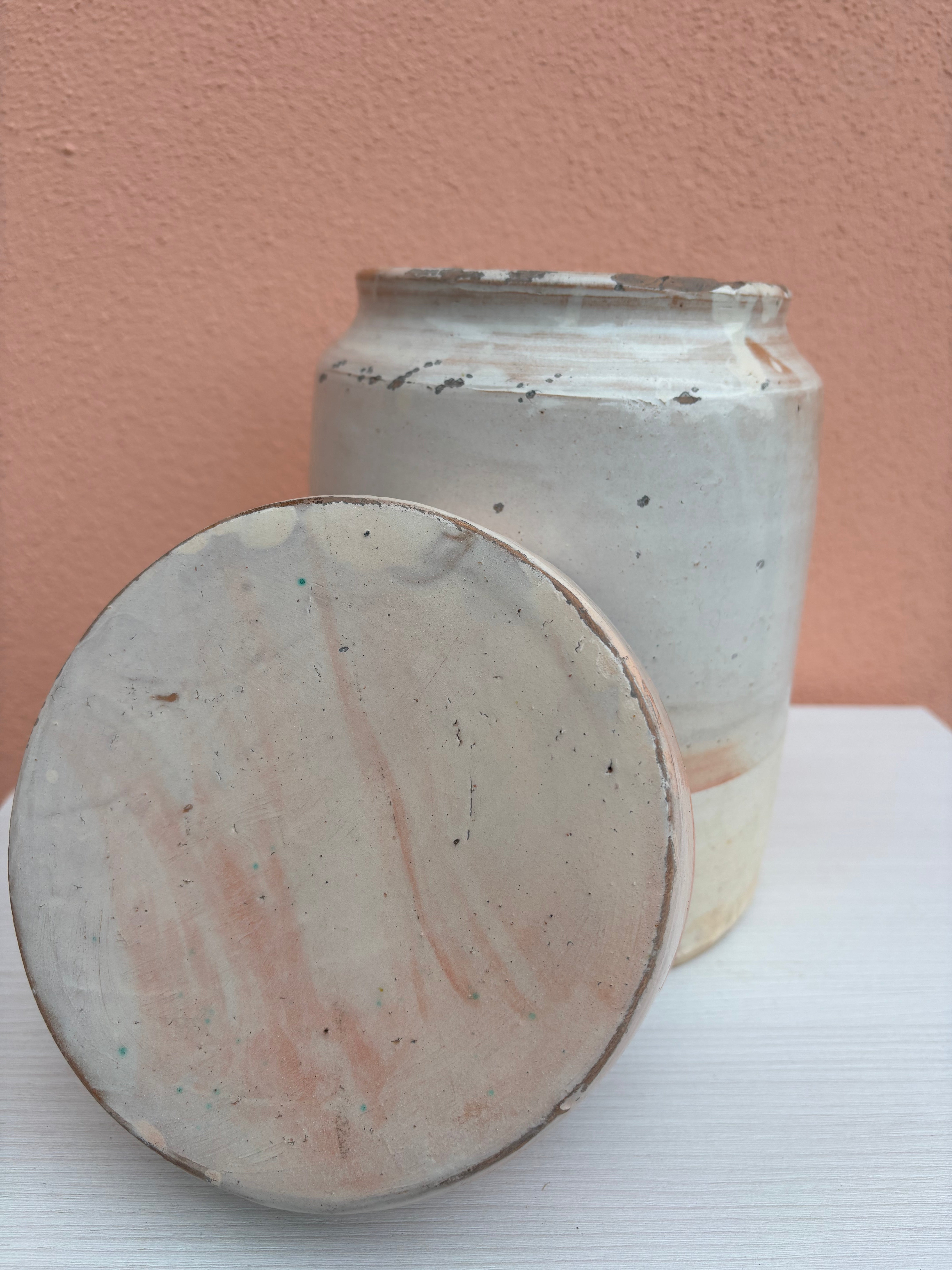 Italiensk krukke med låg, H23 cm.